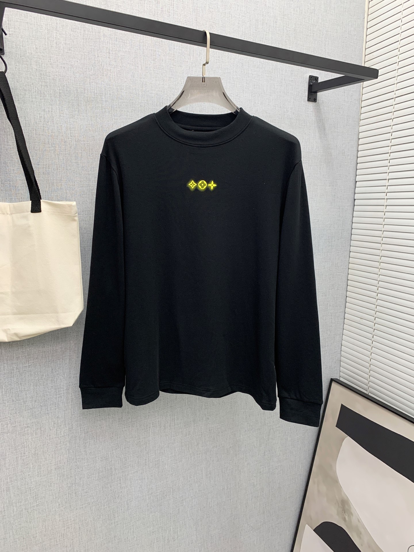 PLV 25ss秋季【新品】新款贸易订单圆领长袖打底衫！长袖T恤网红款！上身舒适透气，不僵硬，整体有着丰