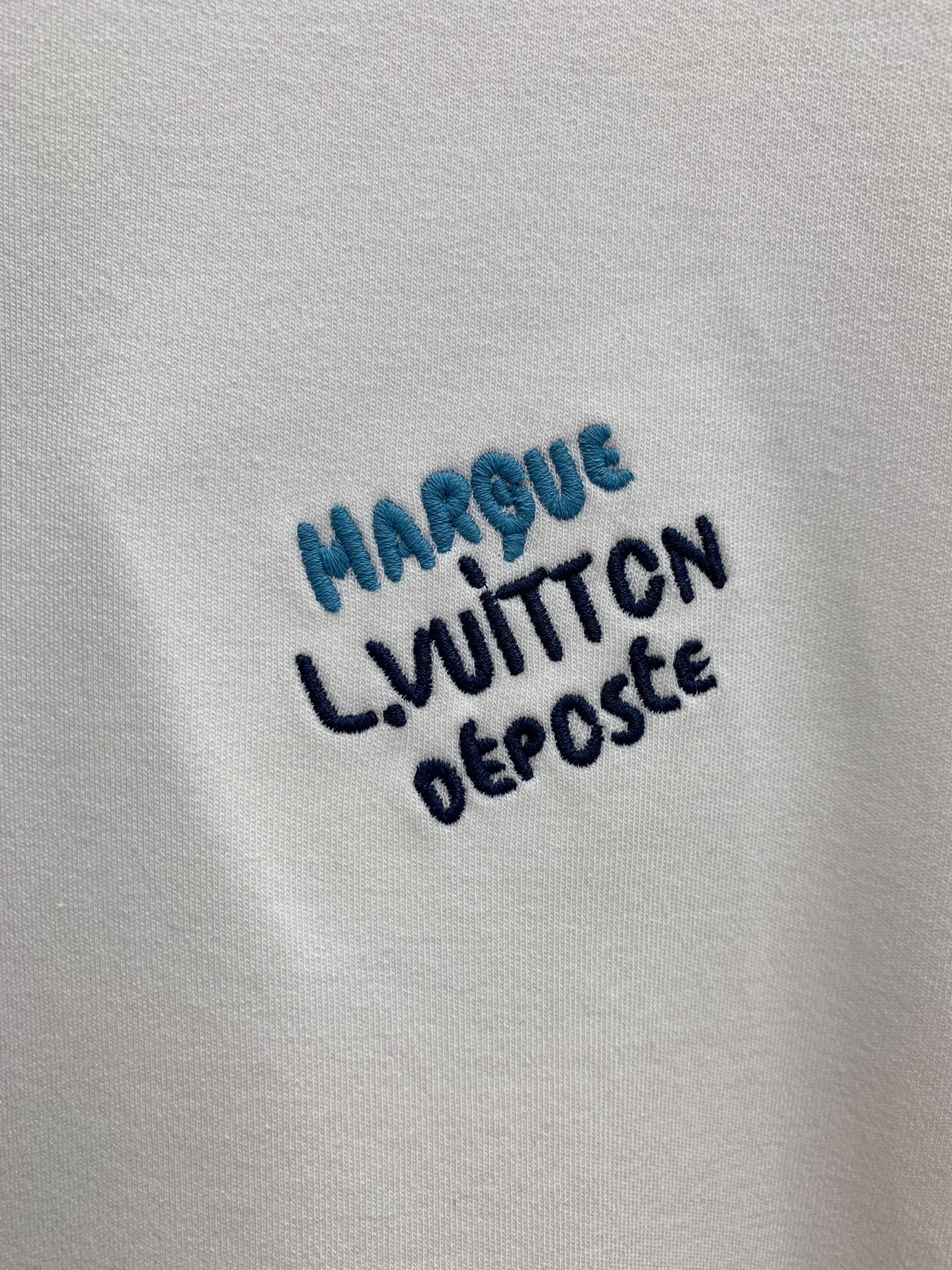 PLV 25ss秋季【新品】新款贸易订单圆领长袖打底衫！长袖T恤网红款！上身舒适透气，不僵硬，整体有着丰