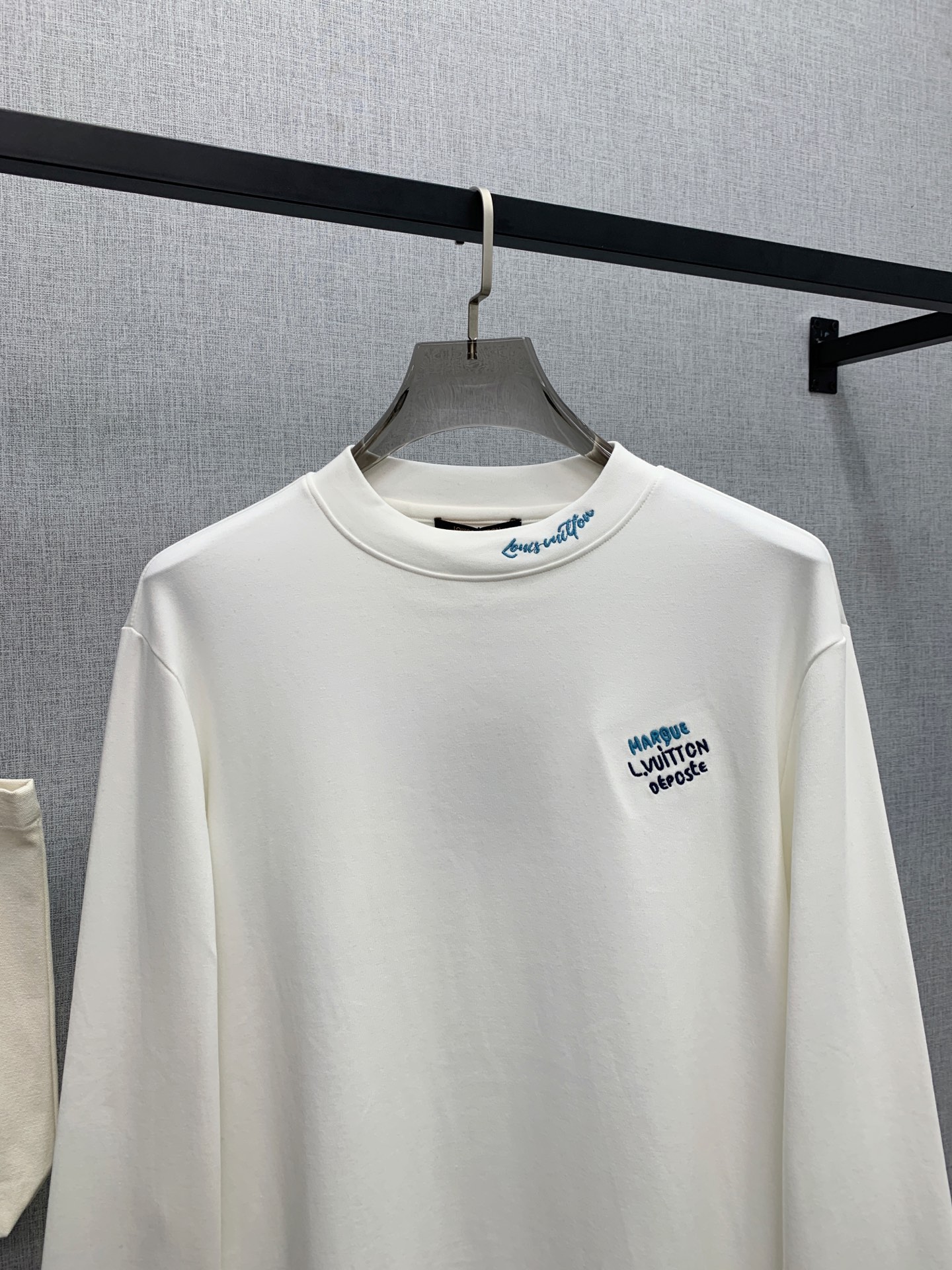 PLV 25ss秋季【新品】新款贸易订单圆领长袖打底衫！长袖T恤网红款！上身舒适透气，不僵硬，整体有着丰