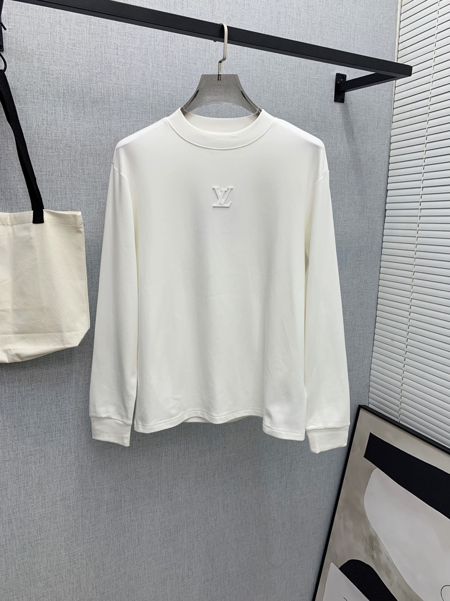 PLV25ss秋季【新品】新款贸易订单圆领长袖打底衫！长袖T恤网红款！上身舒适透气，不僵硬，整体有着丰富