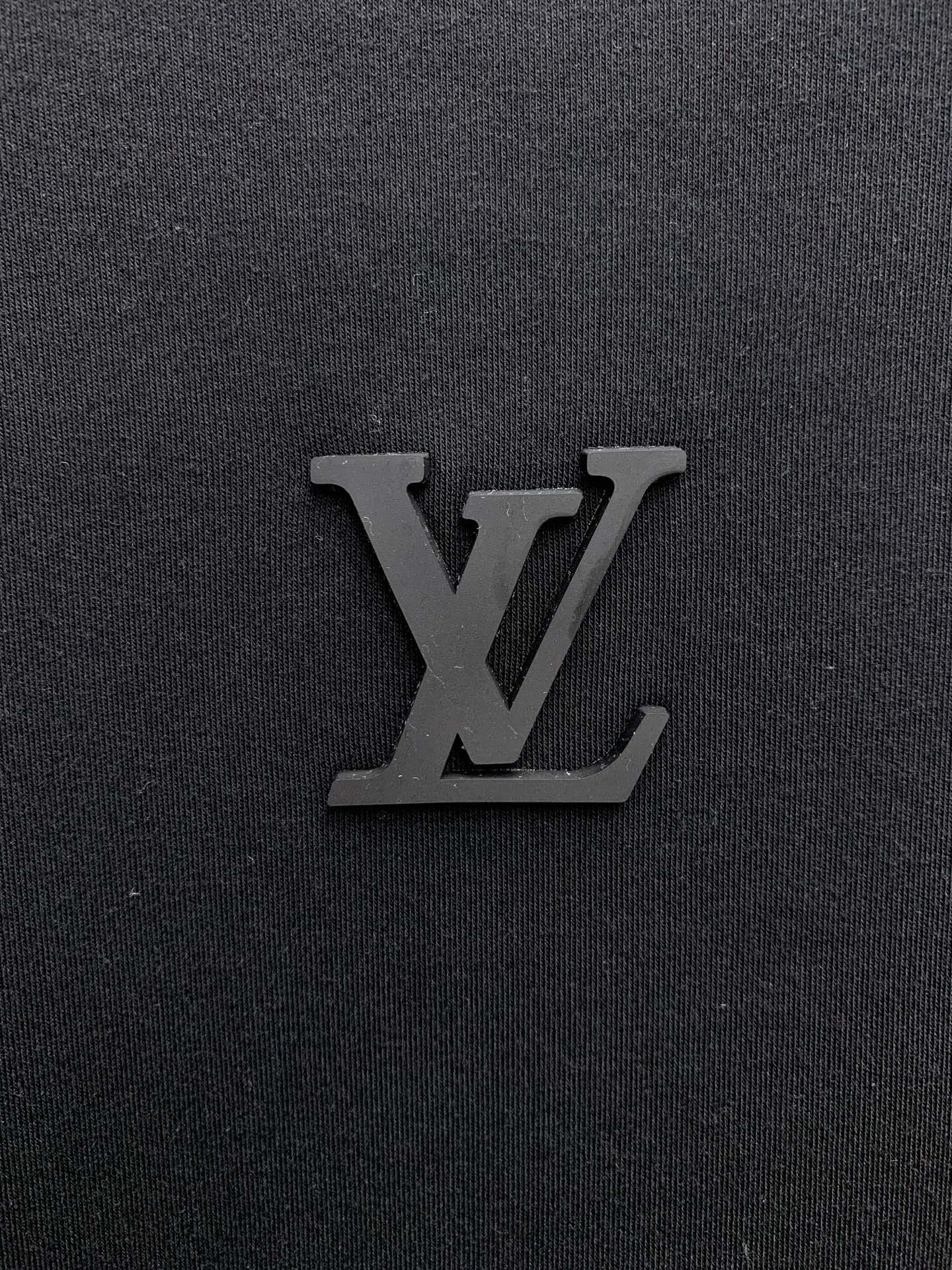 PLV 25ss秋季【新品】新款贸易订单圆领长袖打底衫！长袖T恤网红款！上身舒适透气，不僵硬，整体有着丰