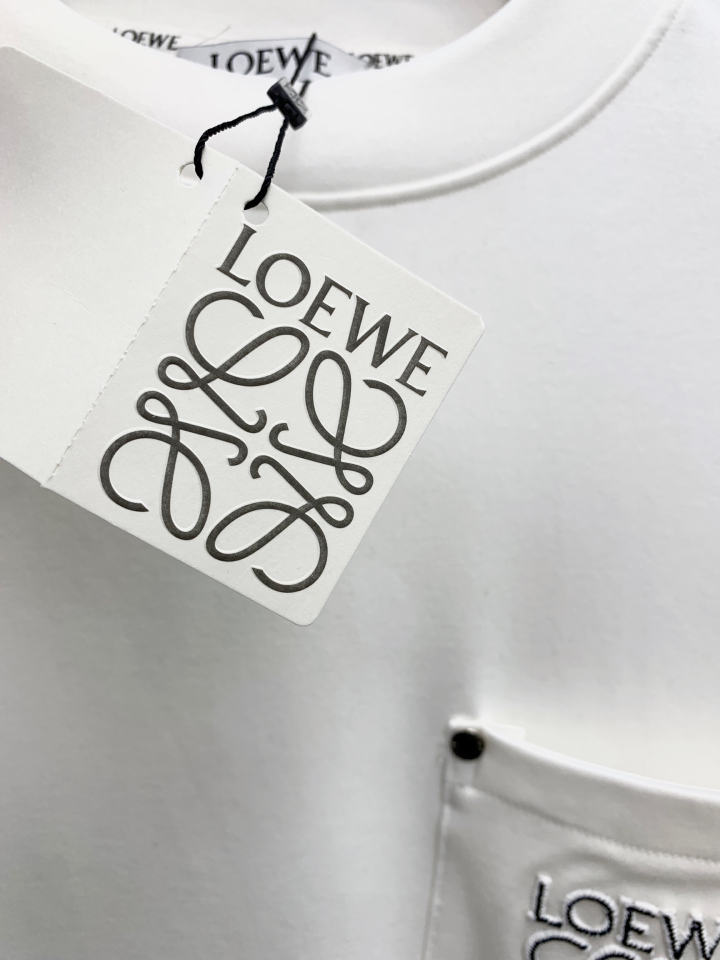 P罗意威25ss秋季【新品】新款贸易订单圆领长袖打底衫！长袖T恤网红款！上身舒适透气，不僵硬，整体有着丰