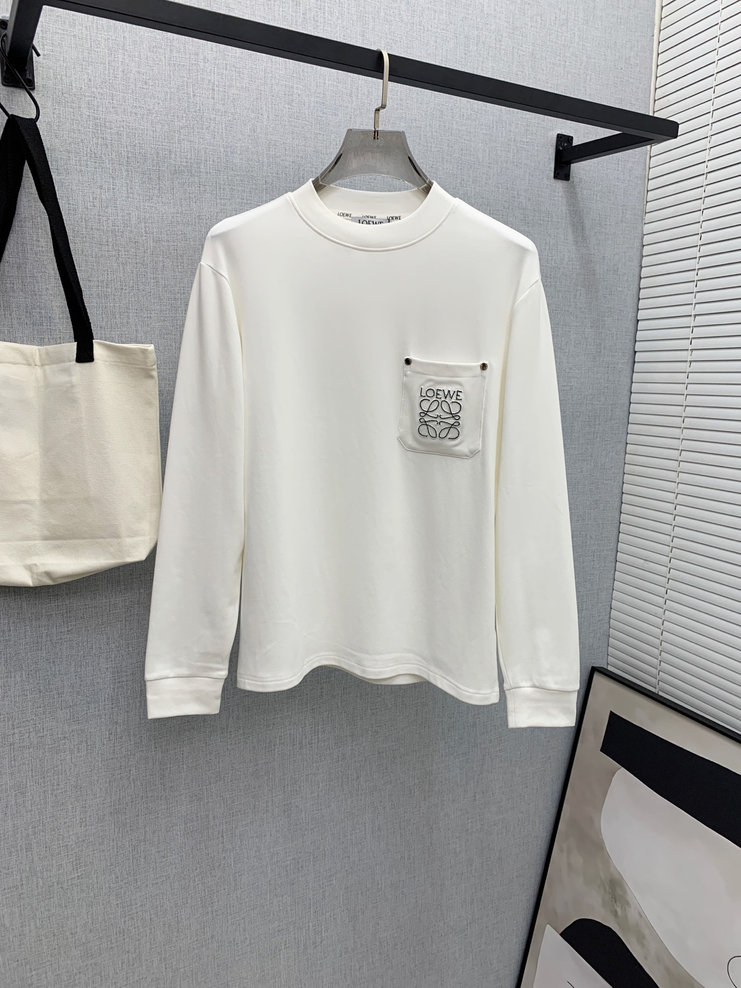 P罗意威25ss秋季【新品】新款贸易订单圆领长袖打底衫！长袖T恤网红款！上身舒适透气，不僵硬，整体有着丰