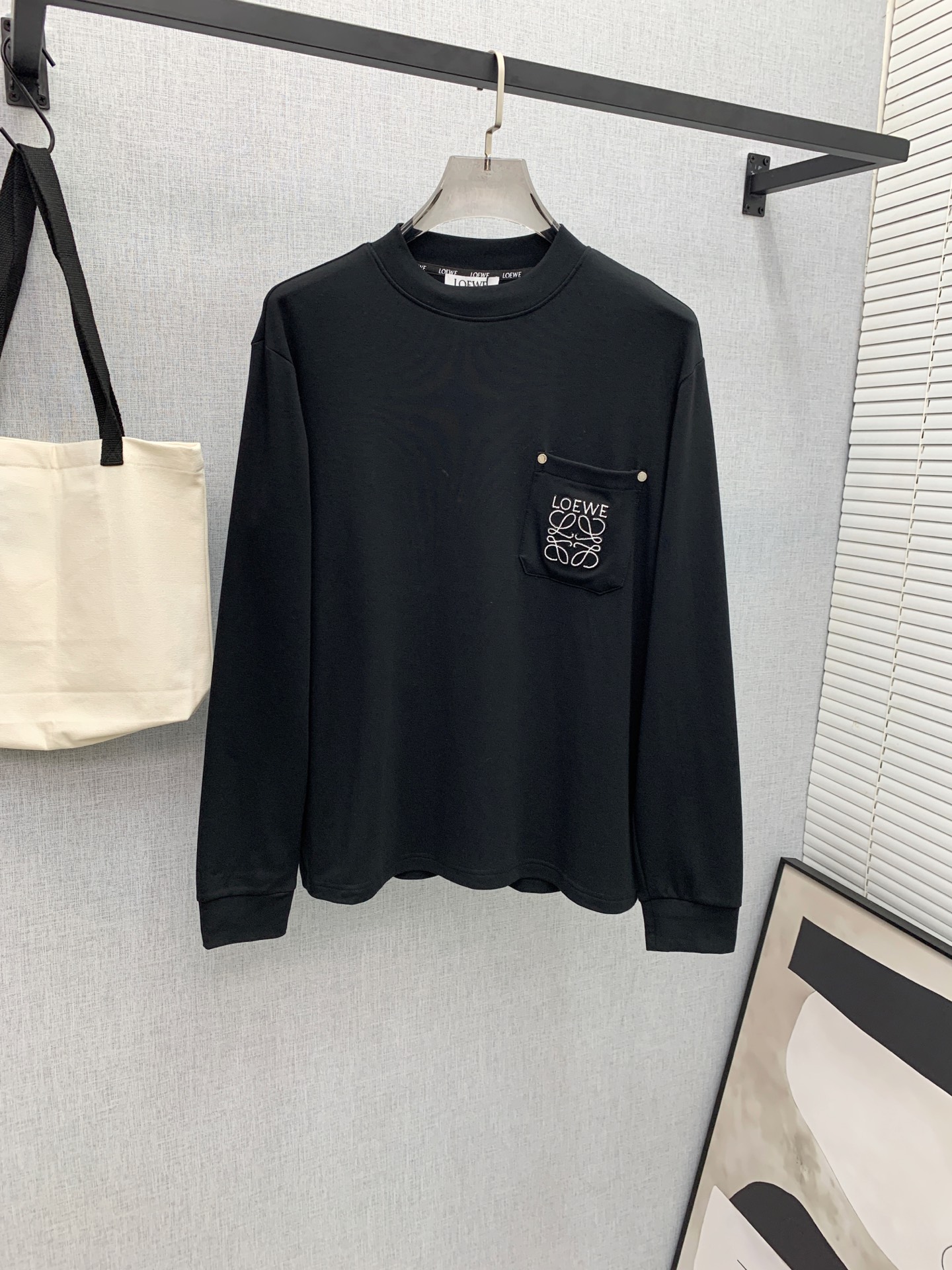 P罗意威25ss秋季【新品】新款贸易订单圆领长袖打底衫！长袖T恤网红款！上身舒适透气，不僵硬，整体有着丰