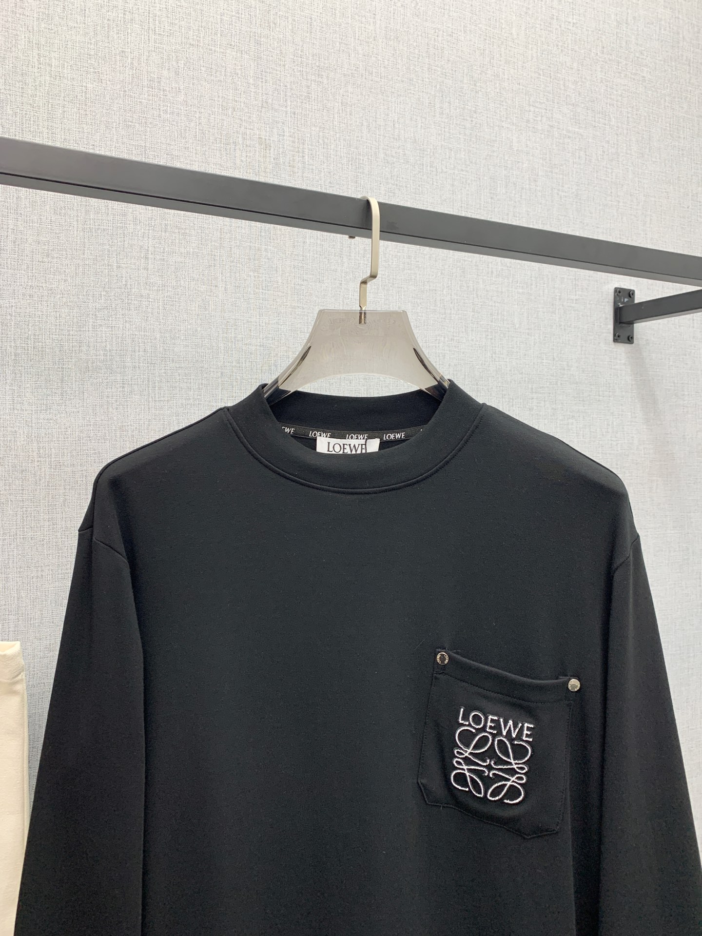 P罗意威25ss秋季【新品】新款贸易订单圆领长袖打底衫！长袖T恤网红款！上身舒适透气，不僵硬，整体有着丰