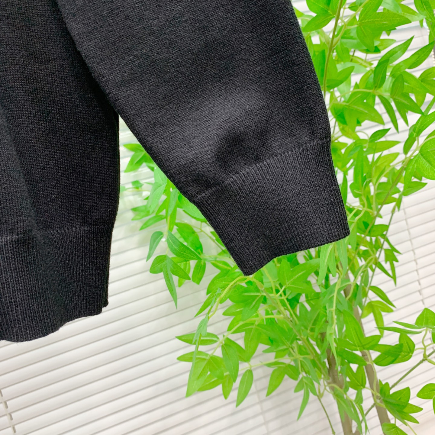 Pmiumiu25ss秋冬【新品】毛衣专供狠货，进口原版科技羊毛精纺！精细针织一体，色彩混织纯手工技艺呈