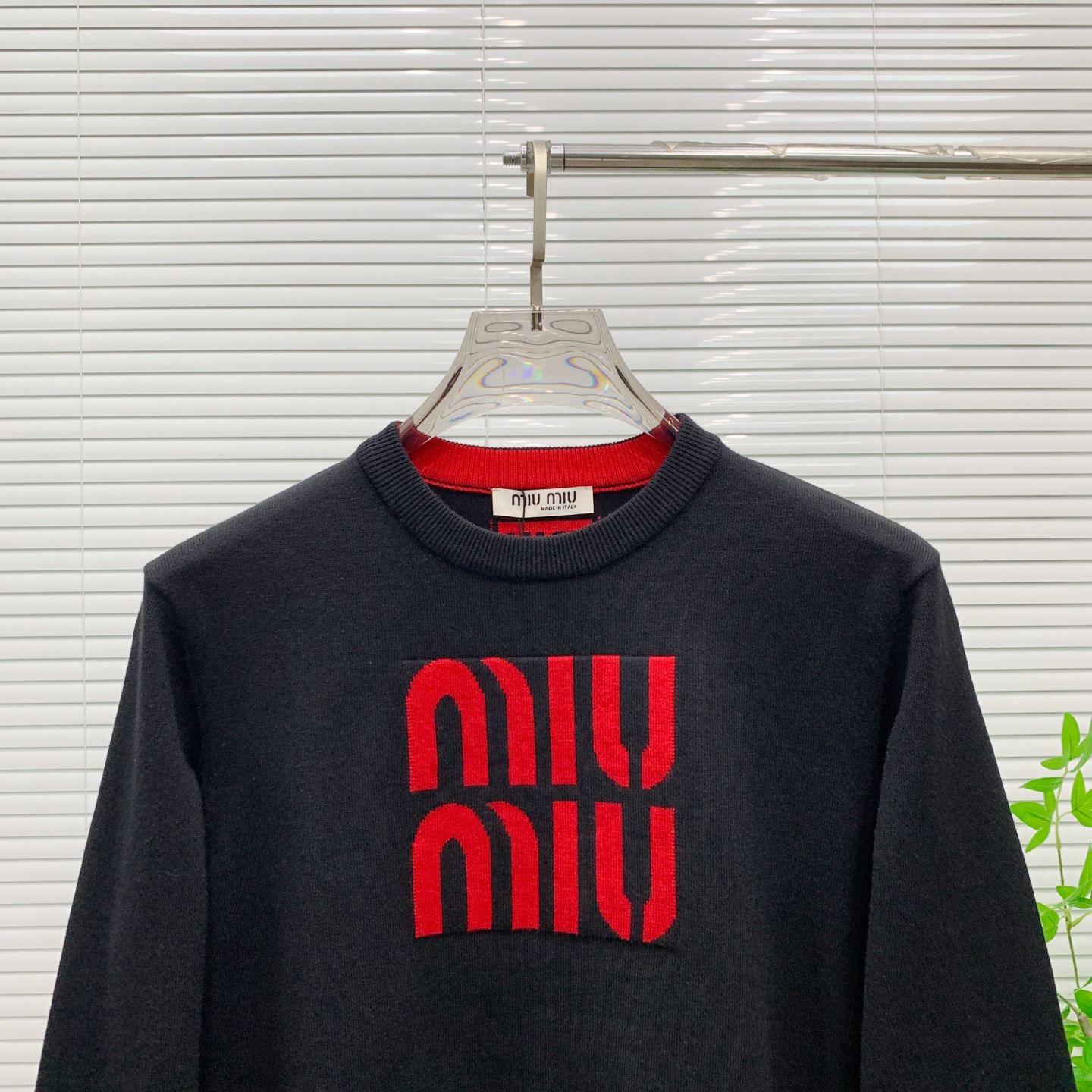 Pmiumiu25ss秋冬【新品】毛衣专供狠货，进口原版科技羊毛精纺！精细针织一体，色彩混织纯手工技艺呈