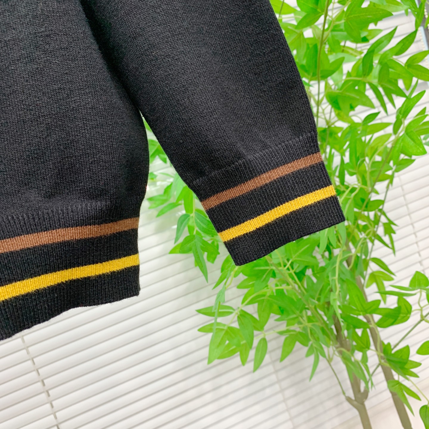 P芬迪25ss秋冬【新品】毛衣专供狠货，进口原版科技羊毛精纺！精细针织一体，色彩混织纯手工技艺呈现 档次