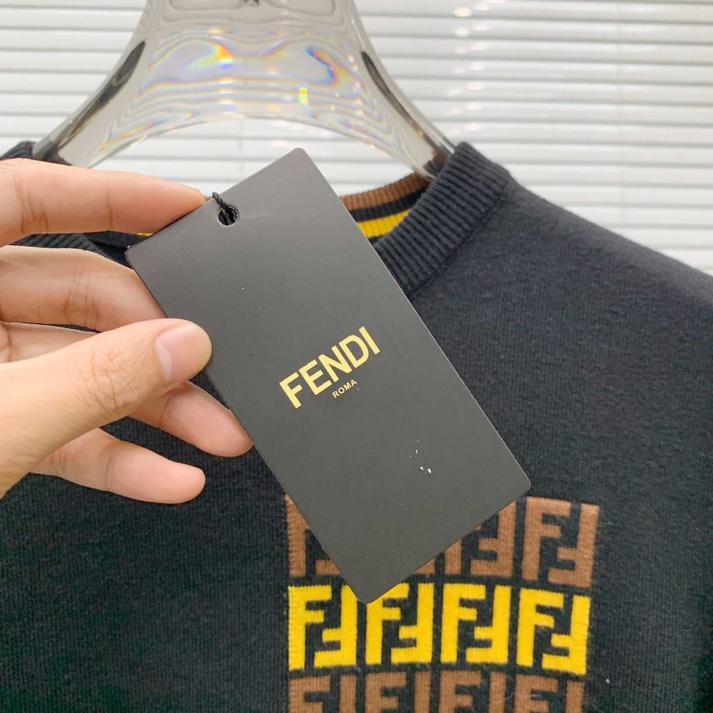 P芬迪25ss秋冬【新品】毛衣专供狠货，进口原版科技羊毛精纺！精细针织一体，色彩混织纯手工技艺呈现 档次