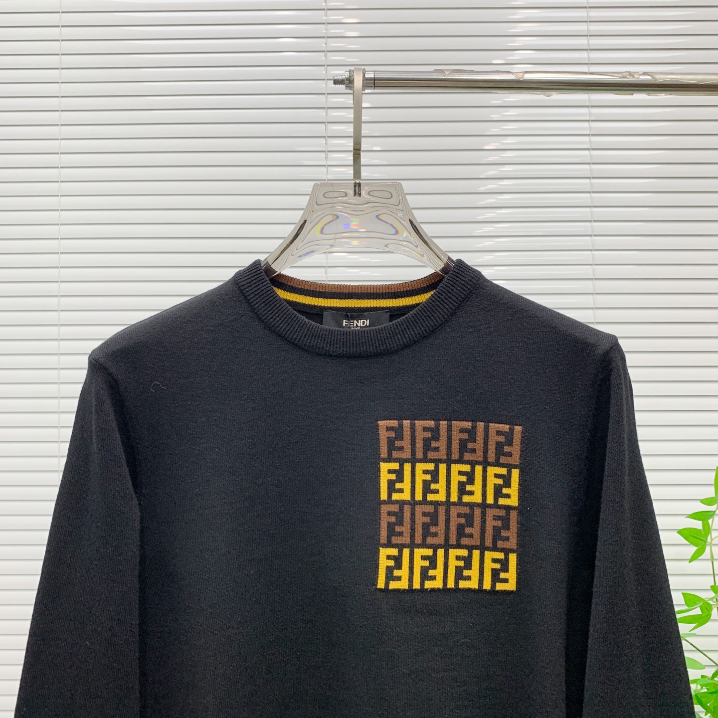 P芬迪25ss秋冬【新品】毛衣专供狠货，进口原版科技羊毛精纺！精细针织一体，色彩混织纯手工技艺呈现 档次