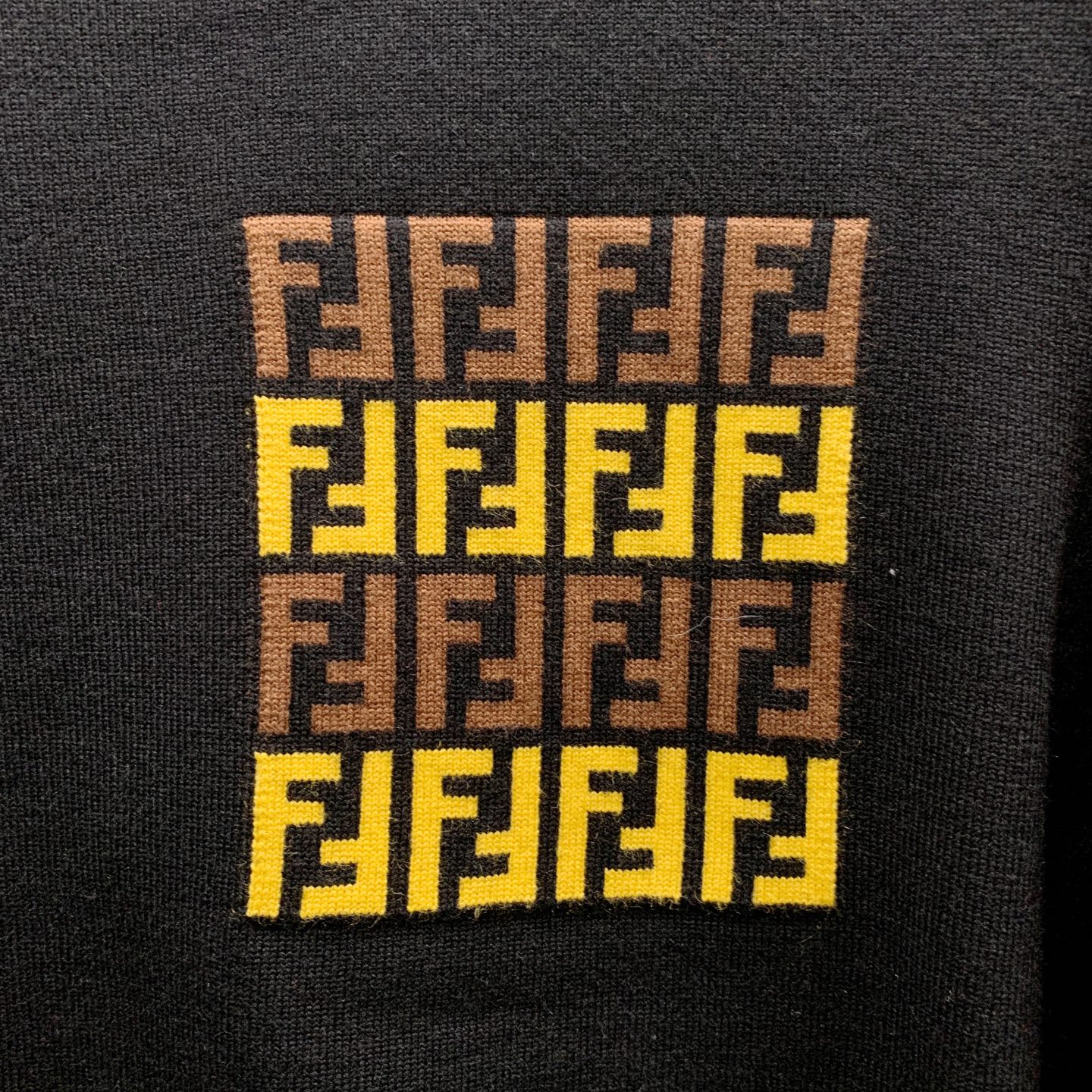 P芬迪25ss秋冬【新品】毛衣专供狠货，进口原版科技羊毛精纺！精细针织一体，色彩混织纯手工技艺呈现 档次