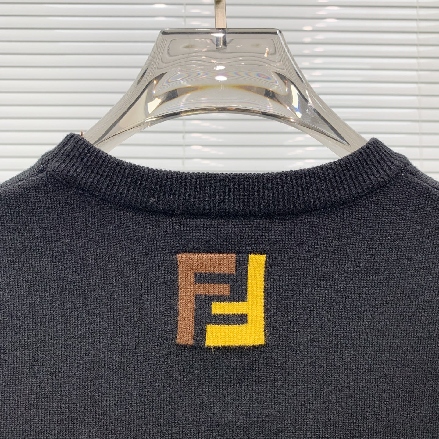 P芬迪25ss秋冬【新品】毛衣专供狠货，进口原版科技羊毛精纺！精细针织一体，色彩混织纯手工技艺呈现 档次