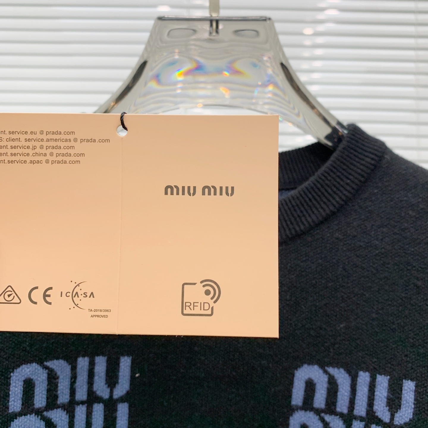Pmiumiu25ss秋冬【新品】毛衣专供狠货，进口原版科技羊毛精纺！精细针织一体，色彩混织纯手工技艺呈