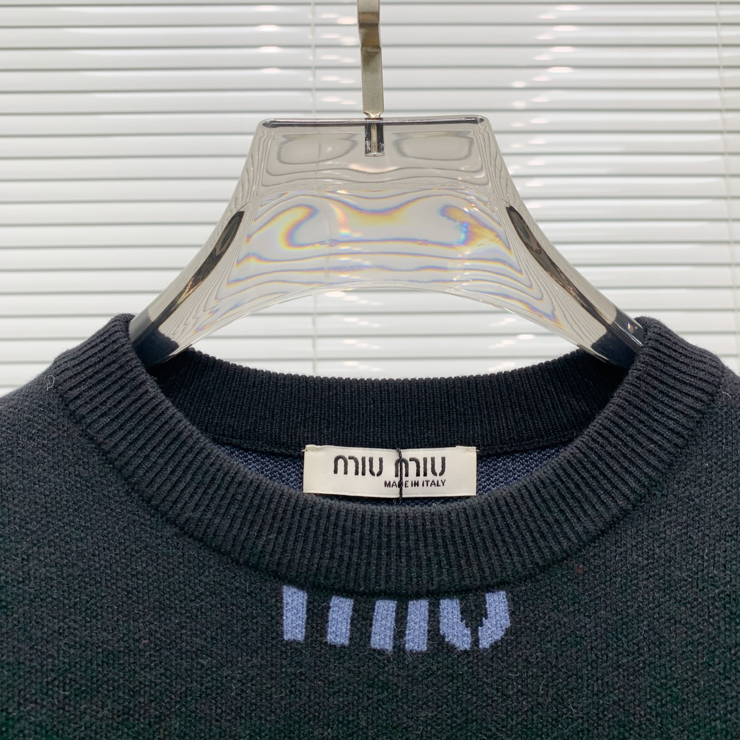 Pmiumiu25ss秋冬【新品】毛衣专供狠货，进口原版科技羊毛精纺！精细针织一体，色彩混织纯手工技艺呈