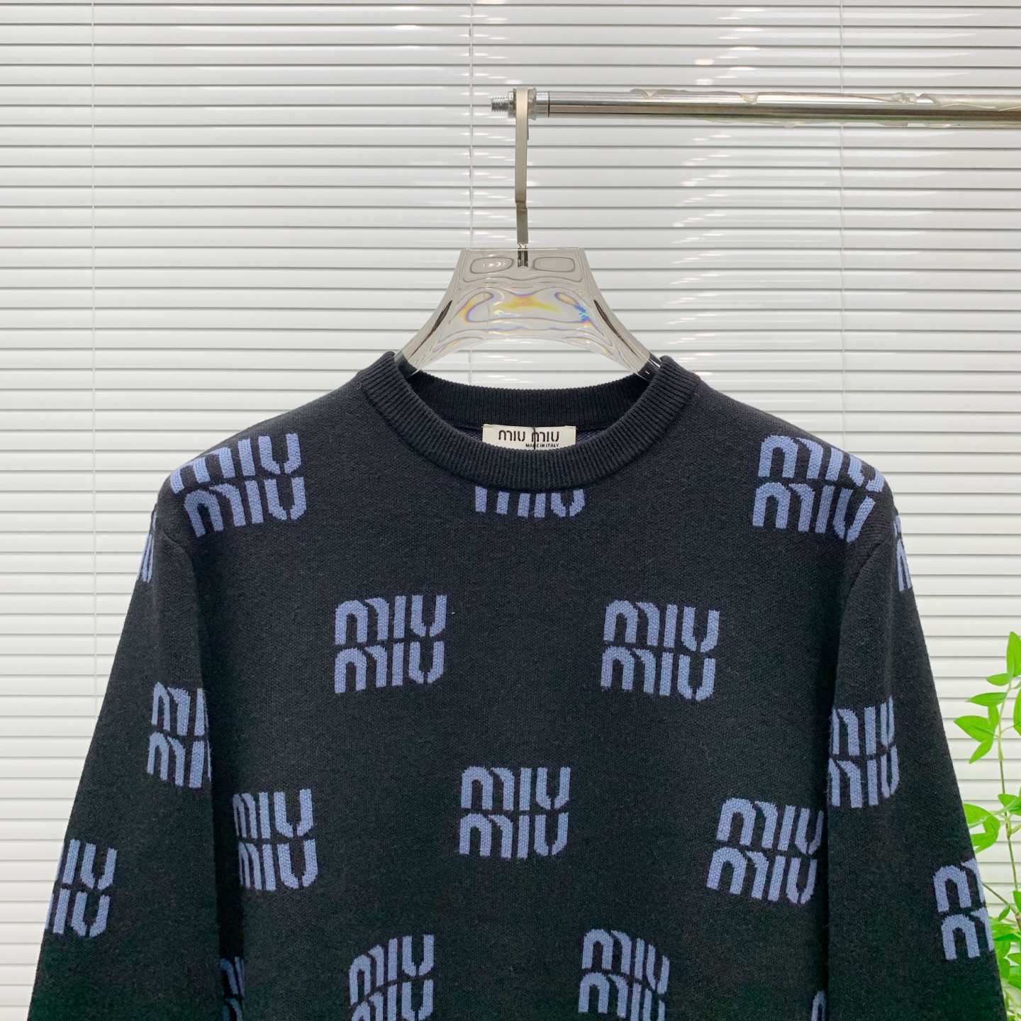 Pmiumiu25ss秋冬【新品】毛衣专供狠货，进口原版科技羊毛精纺！精细针织一体，色彩混织纯手工技艺呈