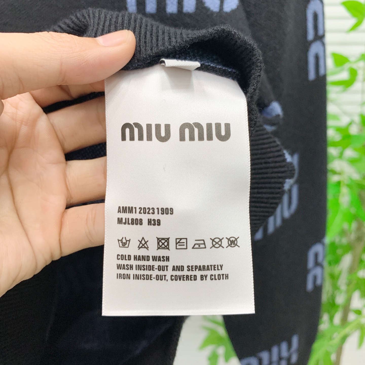 Pmiumiu25ss秋冬【新品】毛衣专供狠货，进口原版科技羊毛精纺！精细针织一体，色彩混织纯手工技艺呈
