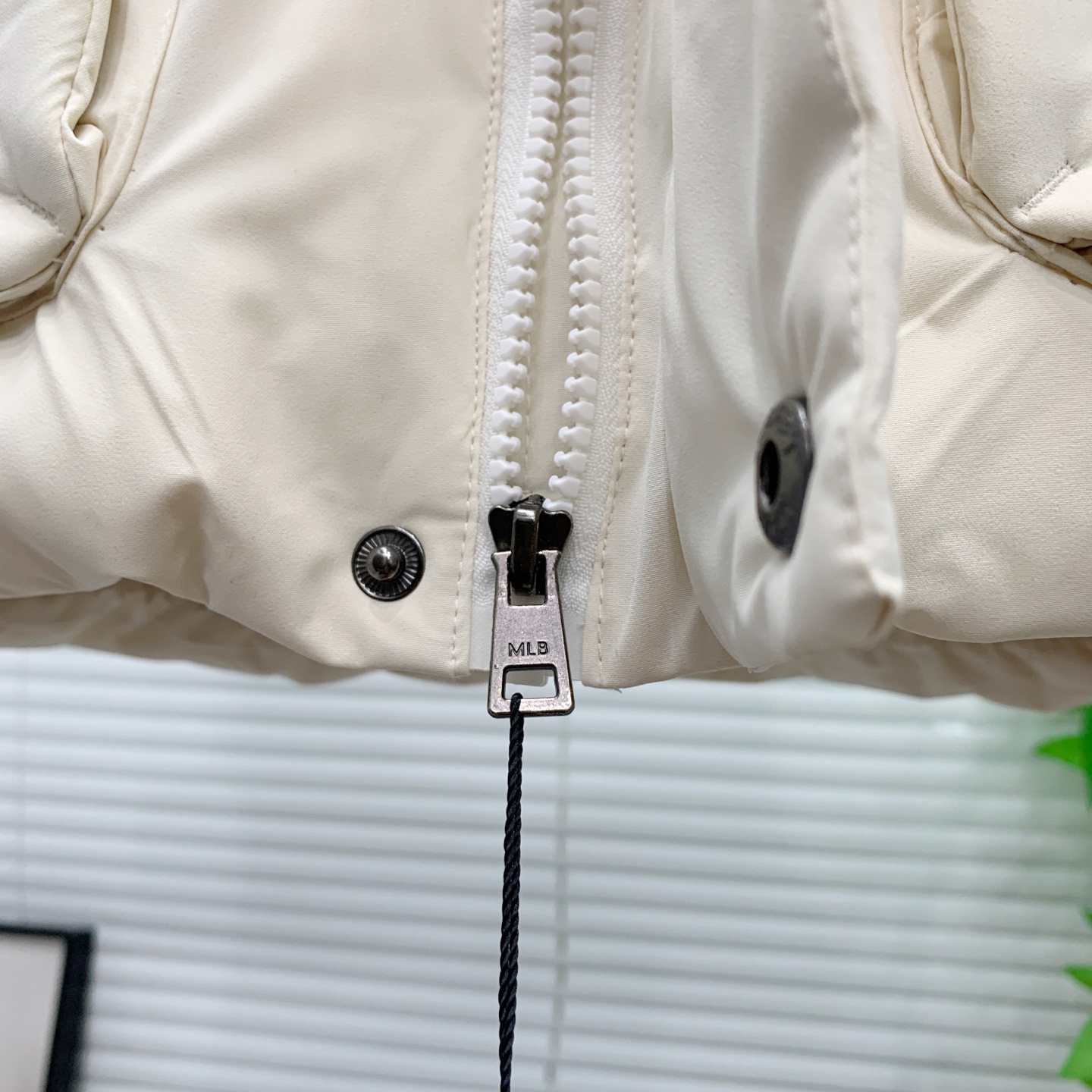 PNB秋冬新款羽绒马甲 搭配毛衣 卫衣 保暖同时毫无束缚感采用国标95白鸭绒轻薄飘逸 给你全方位的温暖！