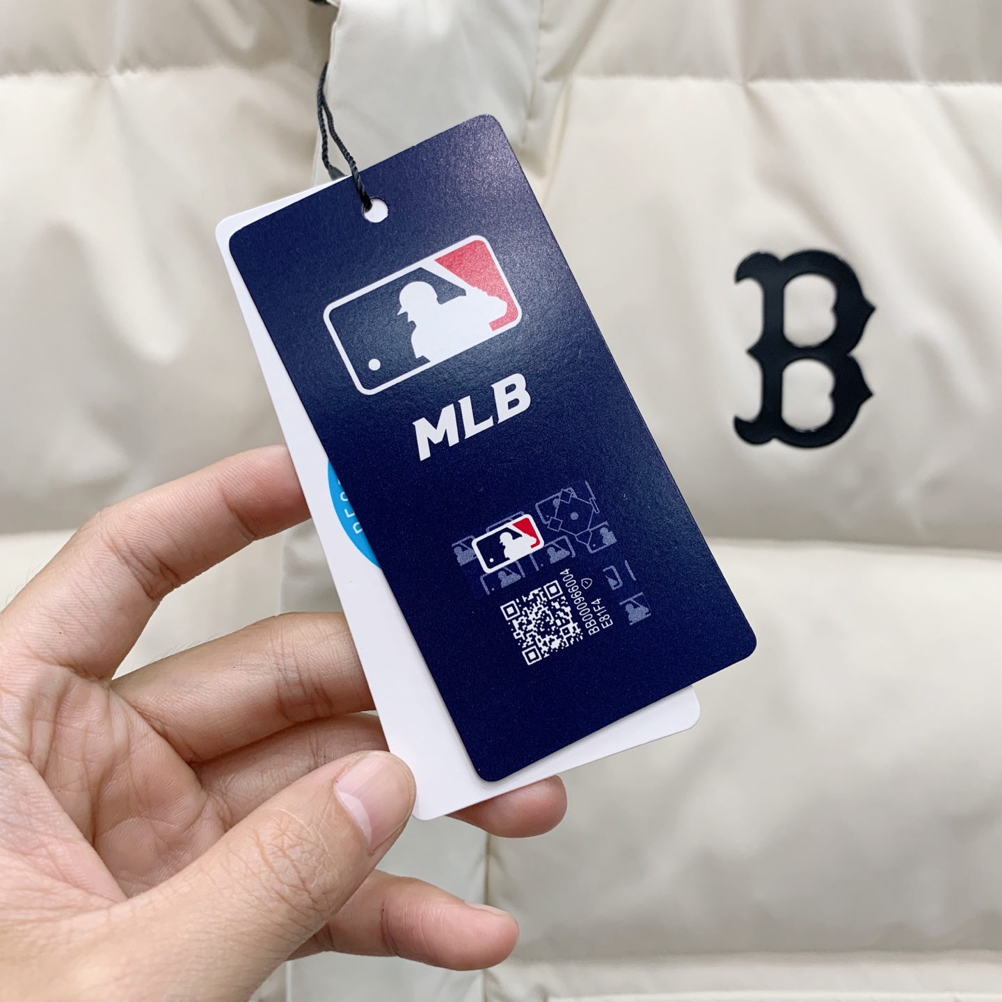 PNB秋冬新款羽绒马甲 搭配毛衣 卫衣 保暖同时毫无束缚感采用国标95白鸭绒轻薄飘逸 给你全方位的温暖！