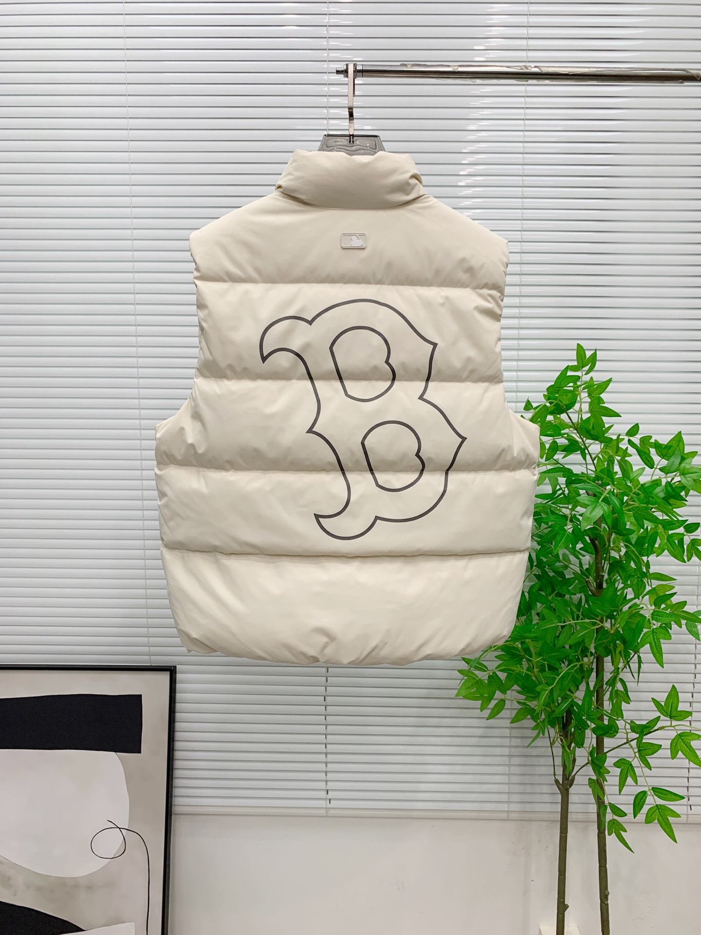 PNB秋冬新款羽绒马甲 搭配毛衣 卫衣 保暖同时毫无束缚感采用国标95白鸭绒轻薄飘逸 给你全方位的温暖！