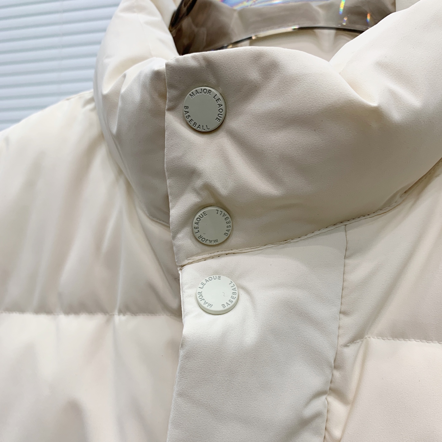 PNB秋冬新款羽绒马甲 搭配毛衣 卫衣 保暖同时毫无束缚感采用国标95白鸭绒轻薄飘逸 给你全方位的温暖！