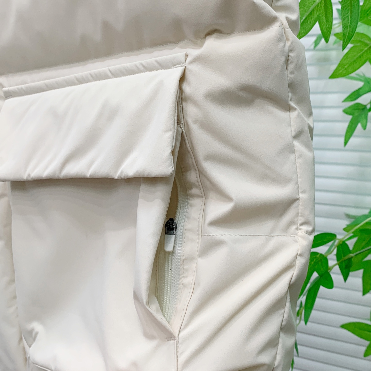 PNB秋冬新款羽绒马甲 搭配毛衣 卫衣 保暖同时毫无束缚感采用国标95白鸭绒轻薄飘逸 给你全方位的温暖！