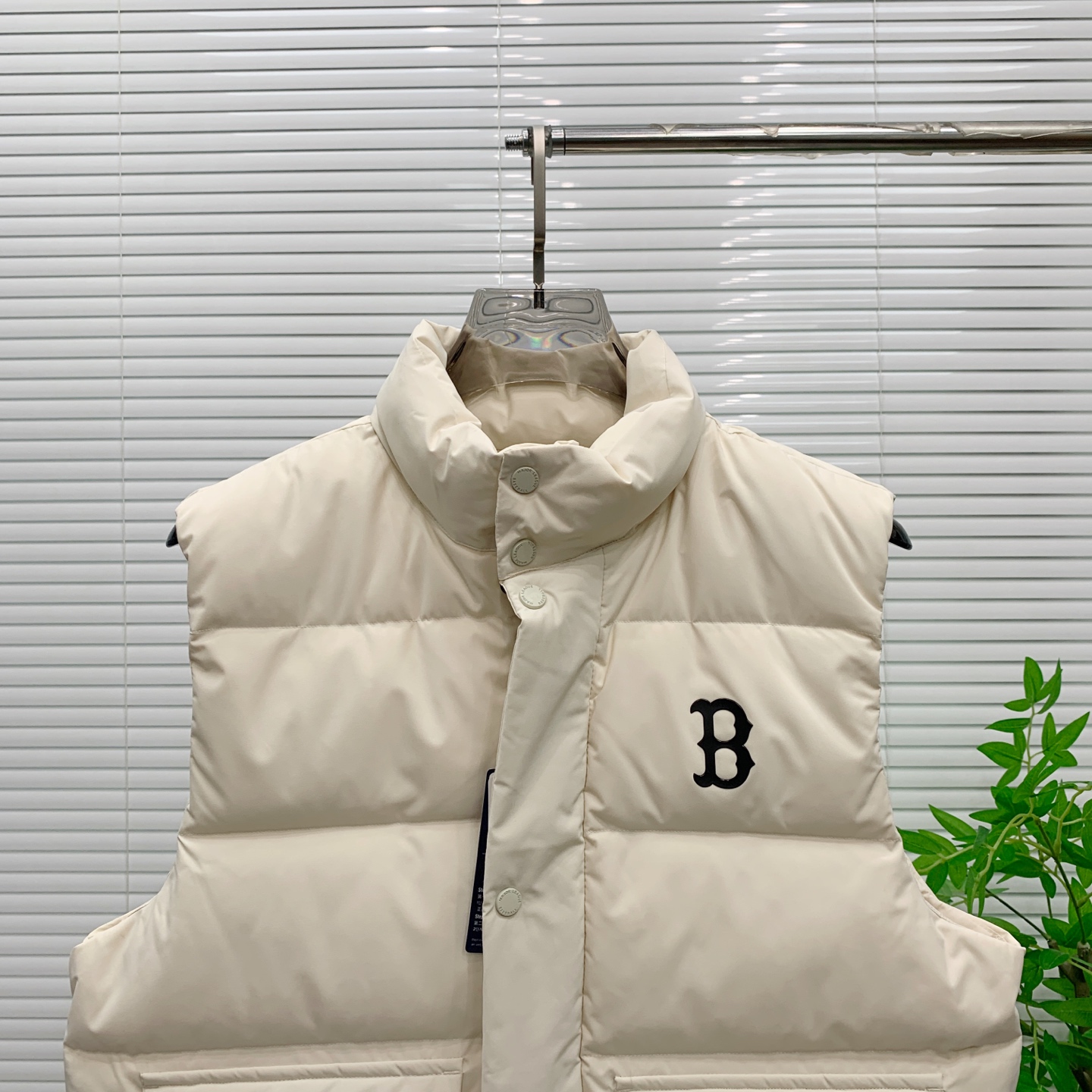 PNB秋冬新款羽绒马甲 搭配毛衣 卫衣 保暖同时毫无束缚感采用国标95白鸭绒轻薄飘逸 给你全方位的温暖！