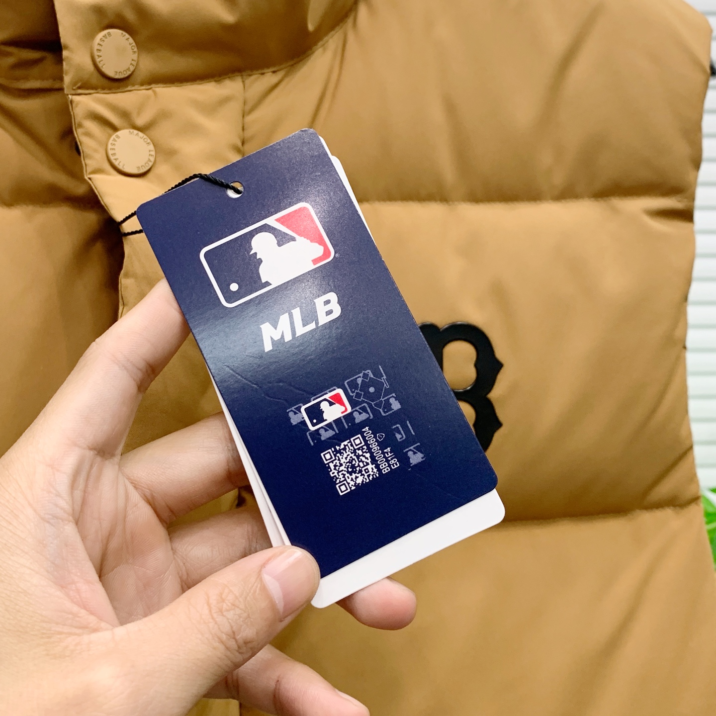 PNB秋冬新款羽绒马甲 搭配毛衣 卫衣 保暖同时毫无束缚感采用国标95白鸭绒轻薄飘逸 给你全方位的温暖！