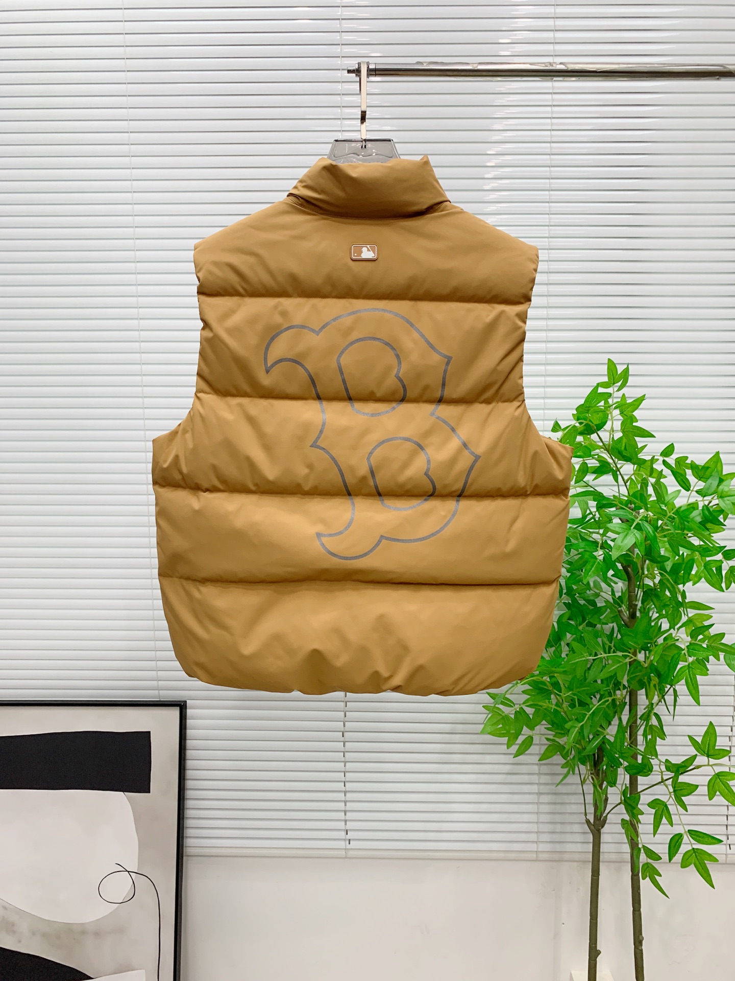 PNB秋冬新款羽绒马甲 搭配毛衣 卫衣 保暖同时毫无束缚感采用国标95白鸭绒轻薄飘逸 给你全方位的温暖！