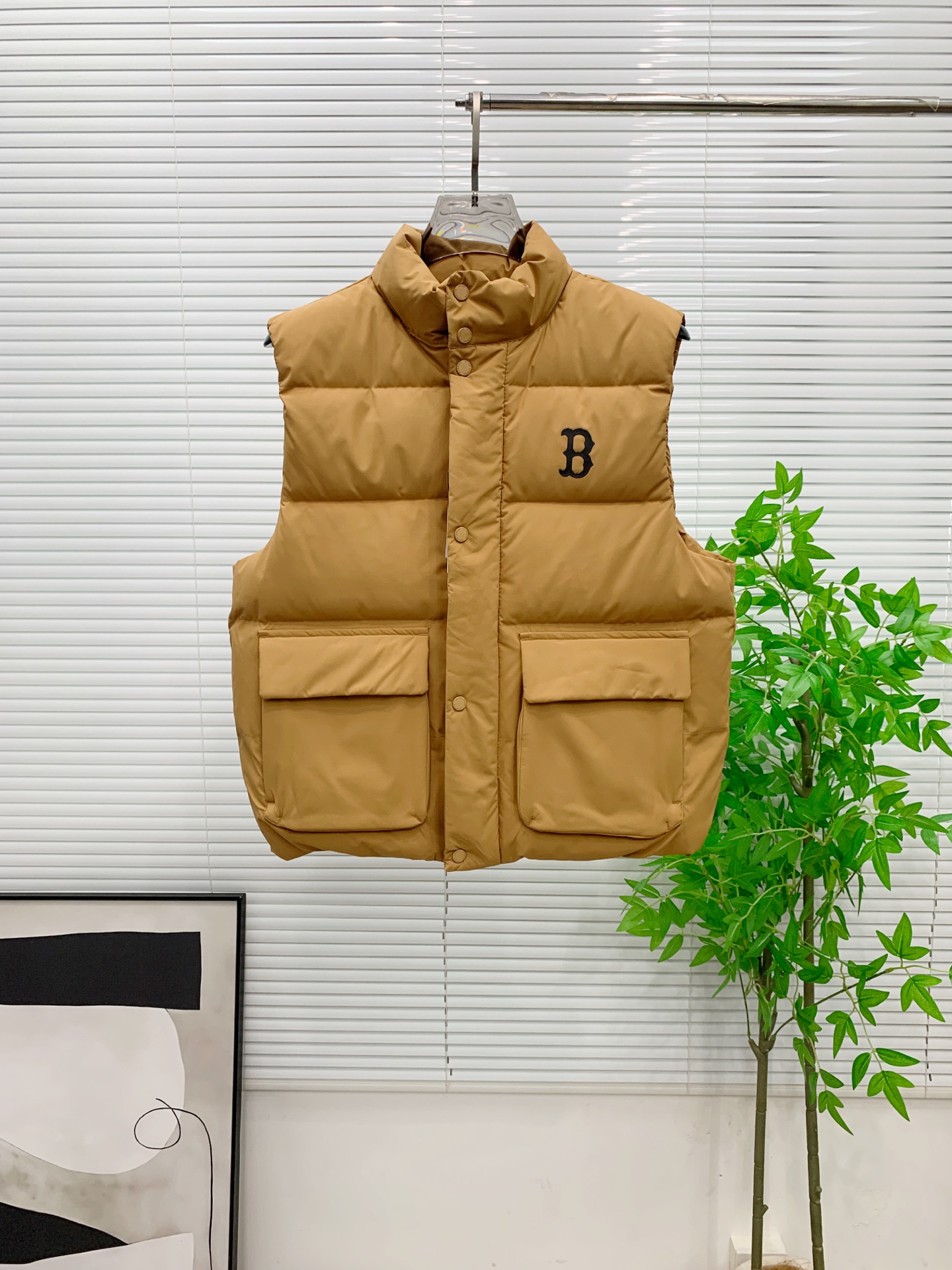 PNB秋冬新款羽绒马甲 搭配毛衣 卫衣 保暖同时毫无束缚感采用国标95白鸭绒轻薄飘逸 给你全方位的温暖！