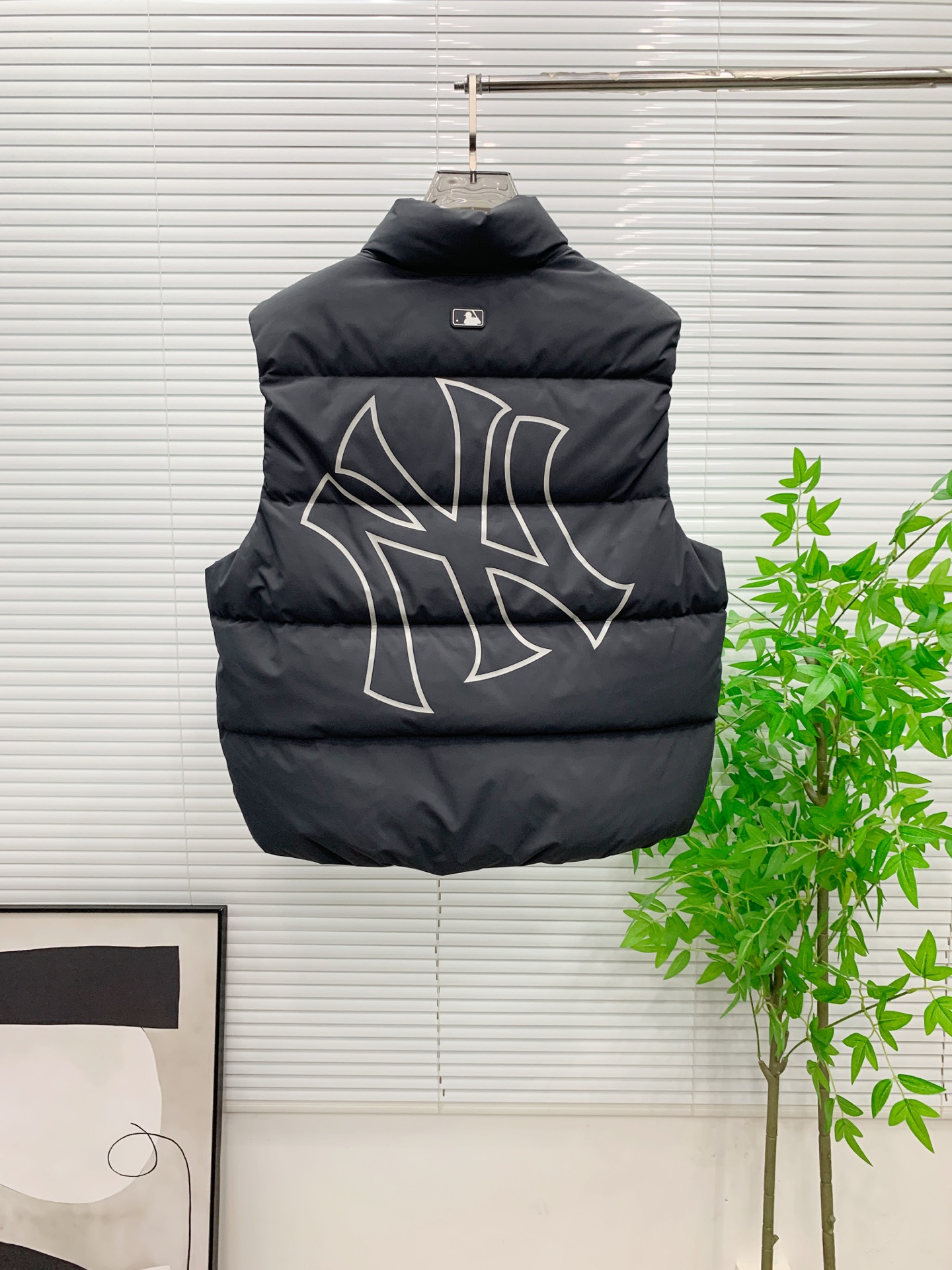 PNB秋冬新款羽绒马甲 搭配毛衣 卫衣 保暖同时毫无束缚感采用国标95白鸭绒轻薄飘逸 给你全方位的温暖！