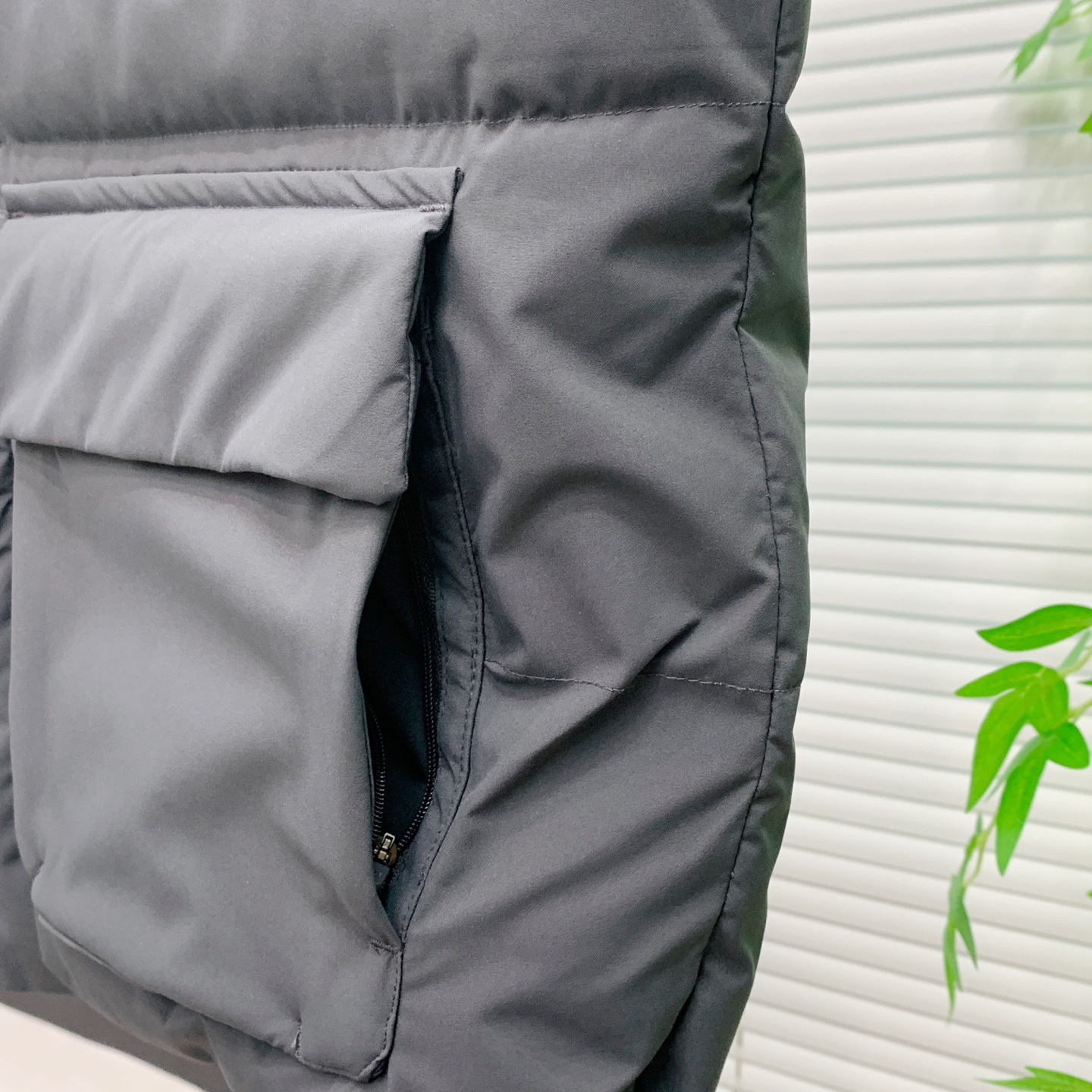 PNB秋冬新款羽绒马甲 搭配毛衣 卫衣 保暖同时毫无束缚感采用国标95白鸭绒轻薄飘逸 给你全方位的温暖！