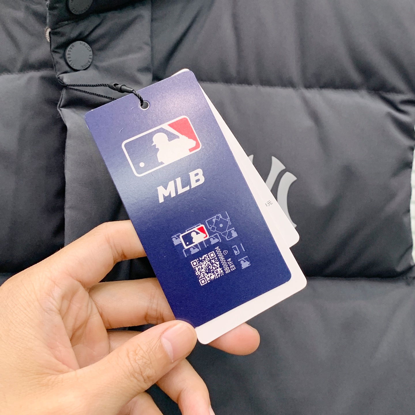 PNB秋冬新款羽绒马甲 搭配毛衣 卫衣 保暖同时毫无束缚感采用国标95白鸭绒轻薄飘逸 给你全方位的温暖！