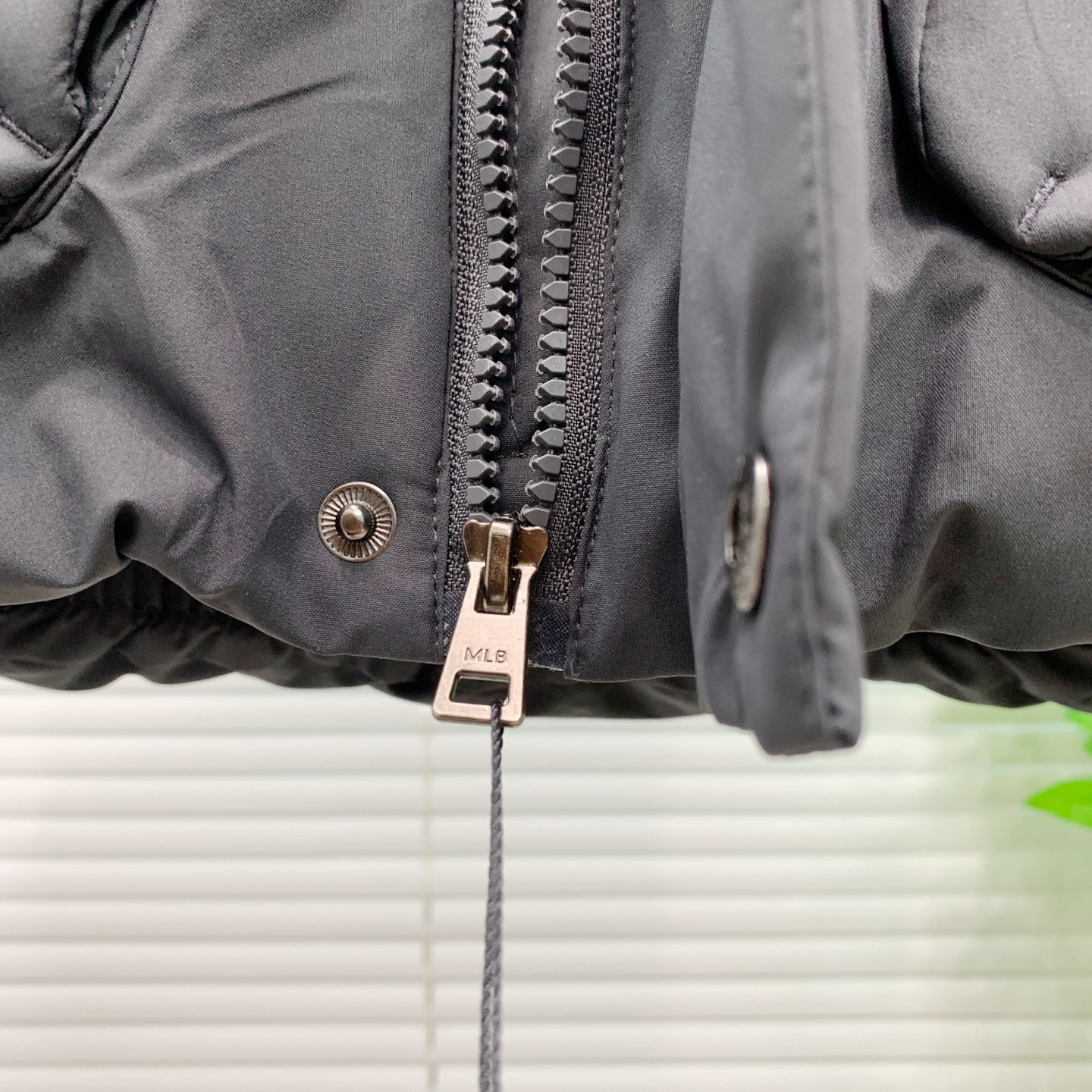 PNB秋冬新款羽绒马甲 搭配毛衣 卫衣 保暖同时毫无束缚感采用国标95白鸭绒轻薄飘逸 给你全方位的温暖！