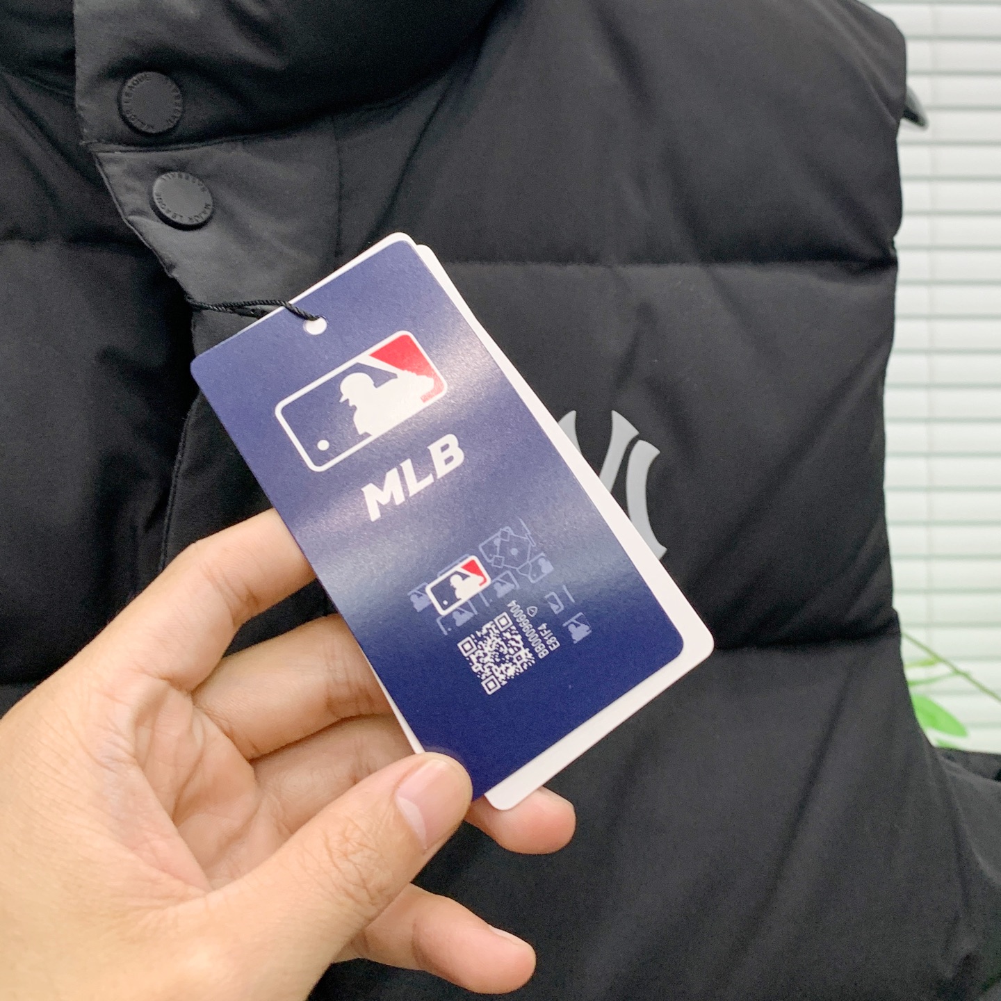 PNB秋冬新款羽绒马甲 搭配毛衣 卫衣 保暖同时毫无束缚感采用国标95白鸭绒轻薄飘逸 给你全方位的温暖！