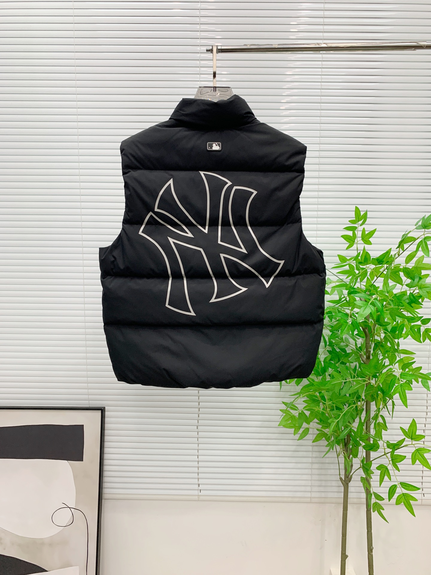 PNB秋冬新款羽绒马甲 搭配毛衣 卫衣 保暖同时毫无束缚感采用国标95白鸭绒轻薄飘逸 给你全方位的温暖！