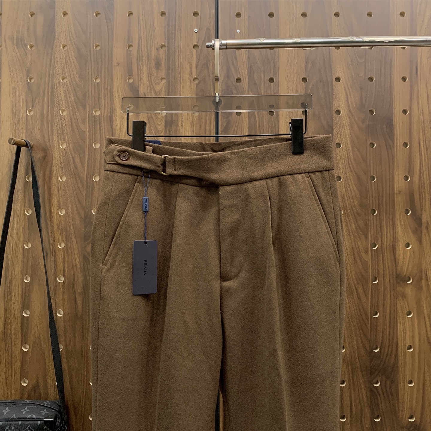 P普拉达🔥🔥毛呢西裤2025ss秋冬【新品】官网同步有售，男士高端商务休闲毛呢西裤，高端进口面料，带弹力