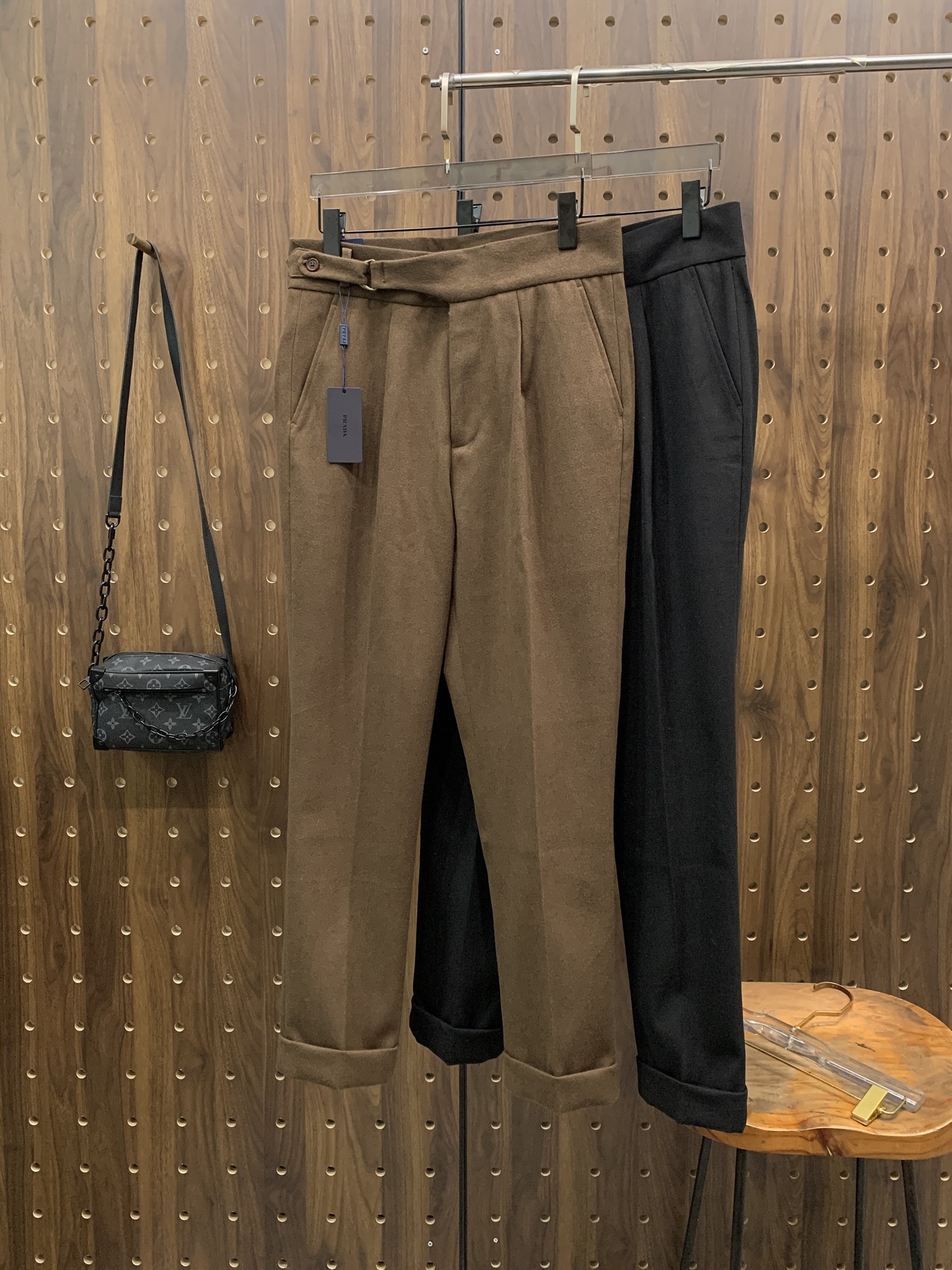 P普拉达🔥🔥毛呢西裤2025ss秋冬【新品】官网同步有售，男士高端商务休闲毛呢西裤，高端进口面料，带弹力