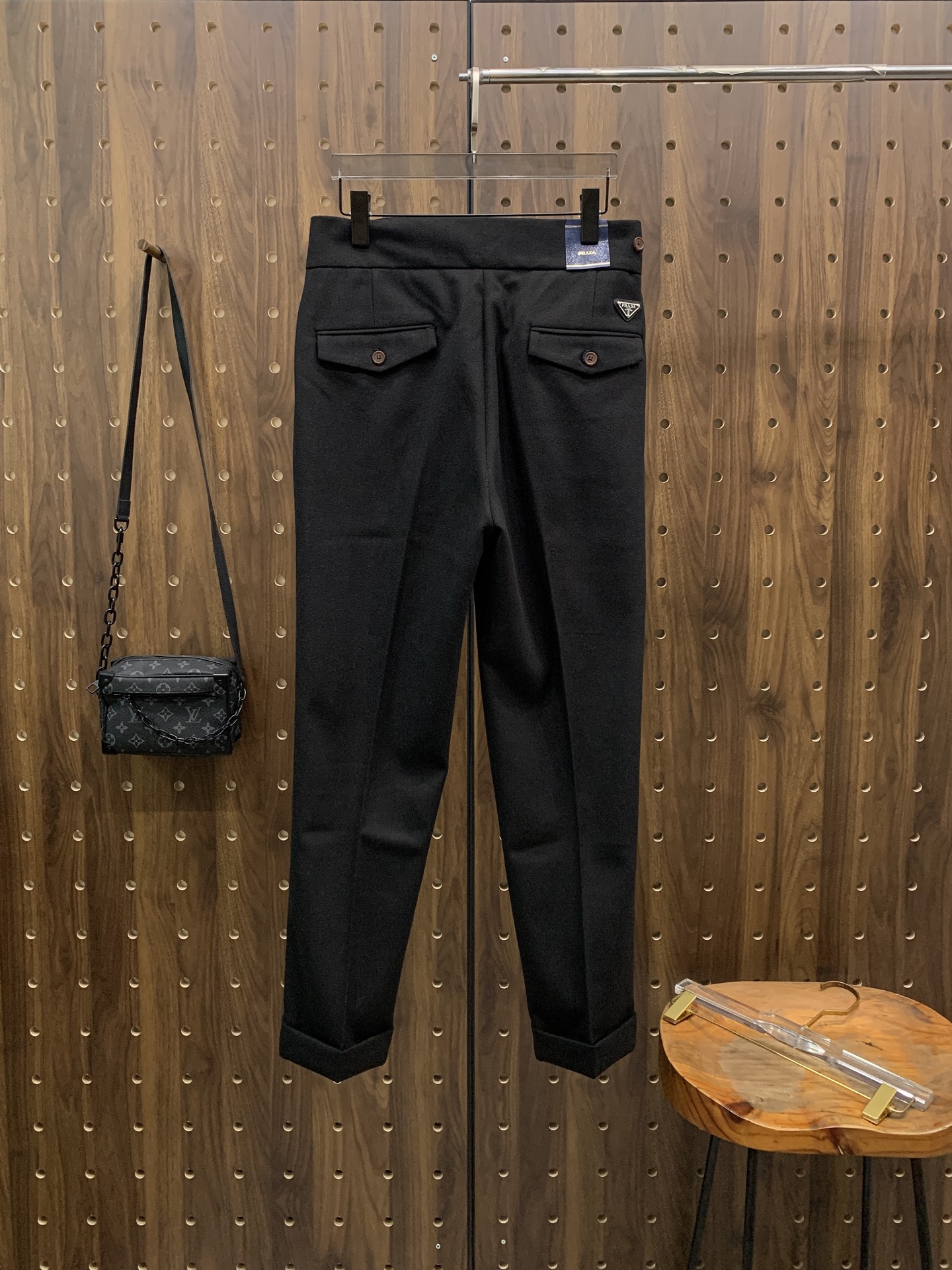 P普拉达🔥🔥毛呢西裤2025ss秋冬【新品】官网同步有售，男士高端商务休闲毛呢西裤，高端进口面料，带弹力