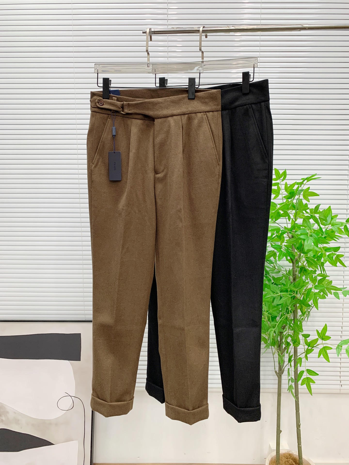 P普拉达🔥🔥毛呢西裤2025ss秋冬【新品】官网同步有售，男士高端商务休闲毛呢西裤，高端进口面料，带弹力