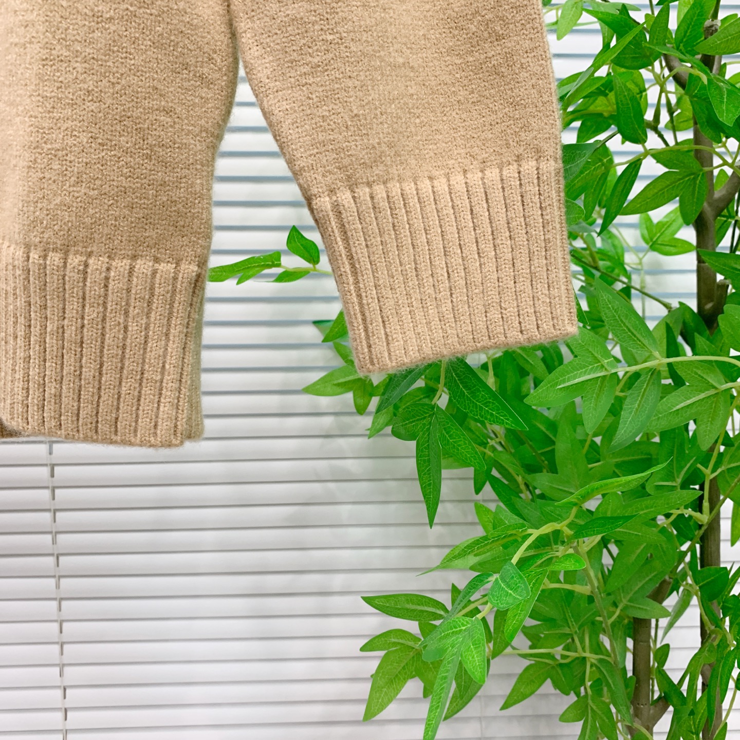 P蒙口2025【新品】秋冬新款针织羊毛开衫 高品质意大利进口羊毛混纺面料，高密度针织，时尚百搭毛衣，帅气