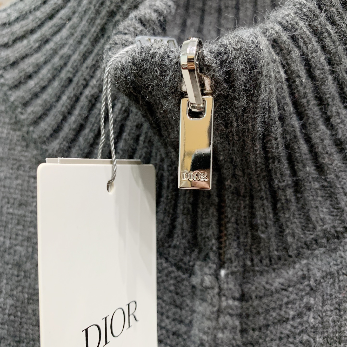 P迪奥2025【新品】秋冬新款针织羊毛开衫 高品质意大利进口羊毛混纺面料，高密度针织，时尚百搭毛衣，帅气