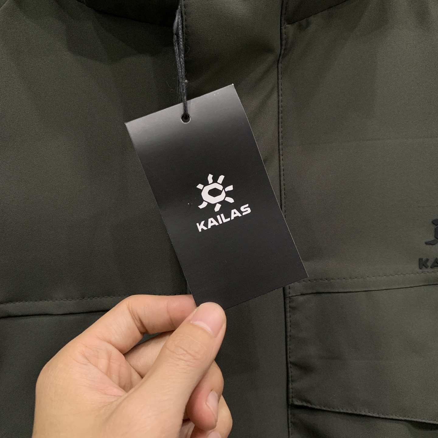 P凯乐石棉服25ss早秋【新品】秋冬专柜新款休闲棉服外套！超前卫设计风格 细腻舒适 穿着非常轻便不易起皱