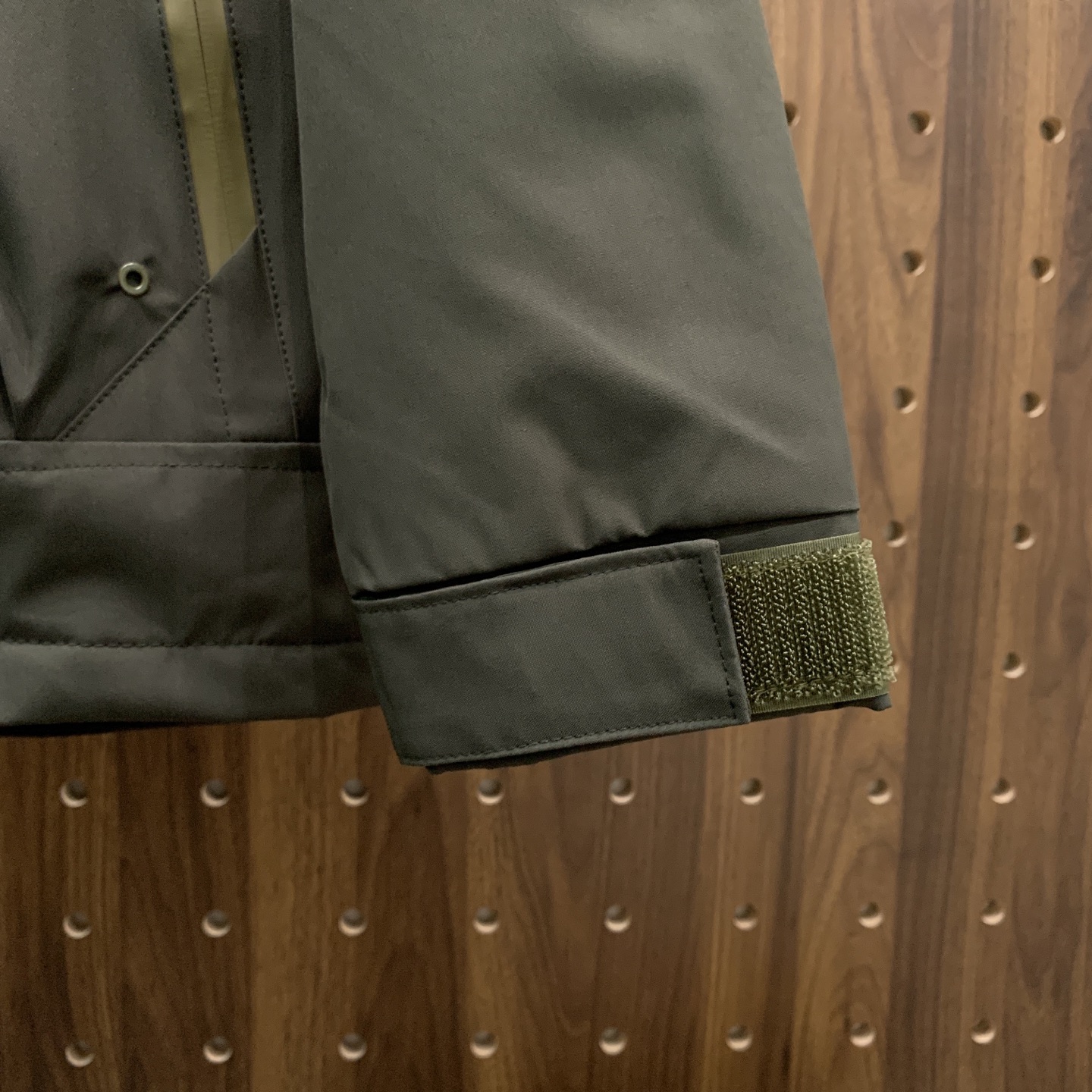 P凯乐石棉服25ss早秋【新品】秋冬专柜新款休闲棉服外套！超前卫设计风格 细腻舒适 穿着非常轻便不易起皱