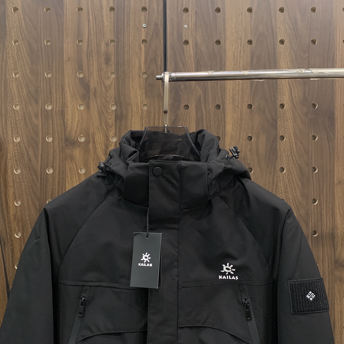 P凯乐石棉服25ss早秋【新品】秋冬专柜新款休闲棉服外套！超前卫设计风格 细腻舒适 穿着非常轻便不易起皱