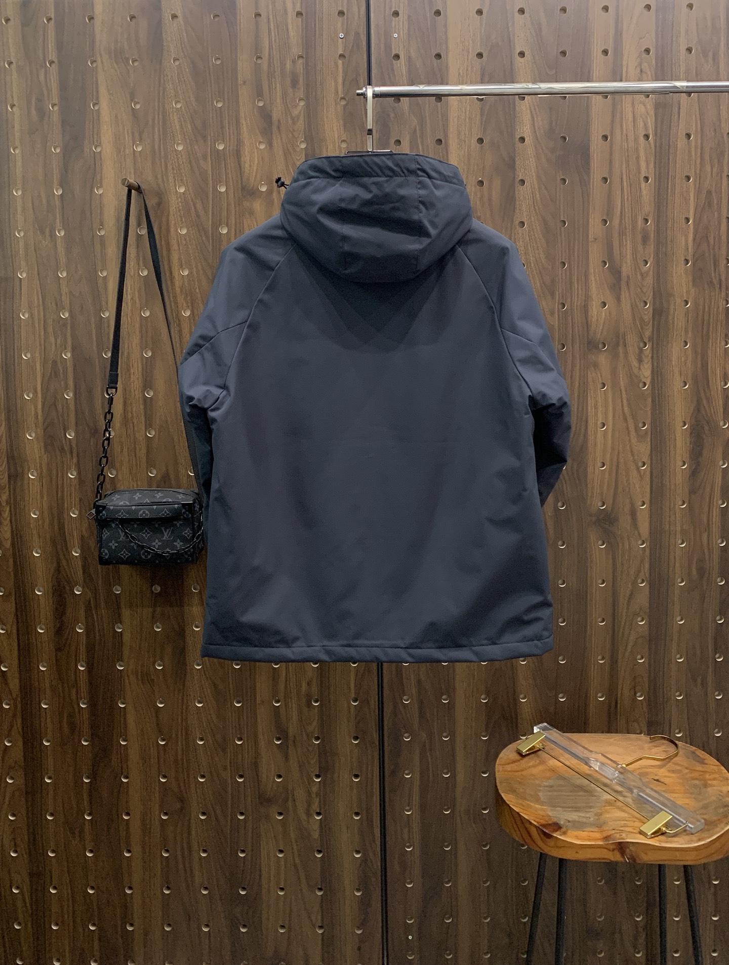 P凯乐石棉服25ss早秋【新品】秋冬专柜新款休闲棉服外套！超前卫设计风格 细腻舒适 穿着非常轻便不易起皱