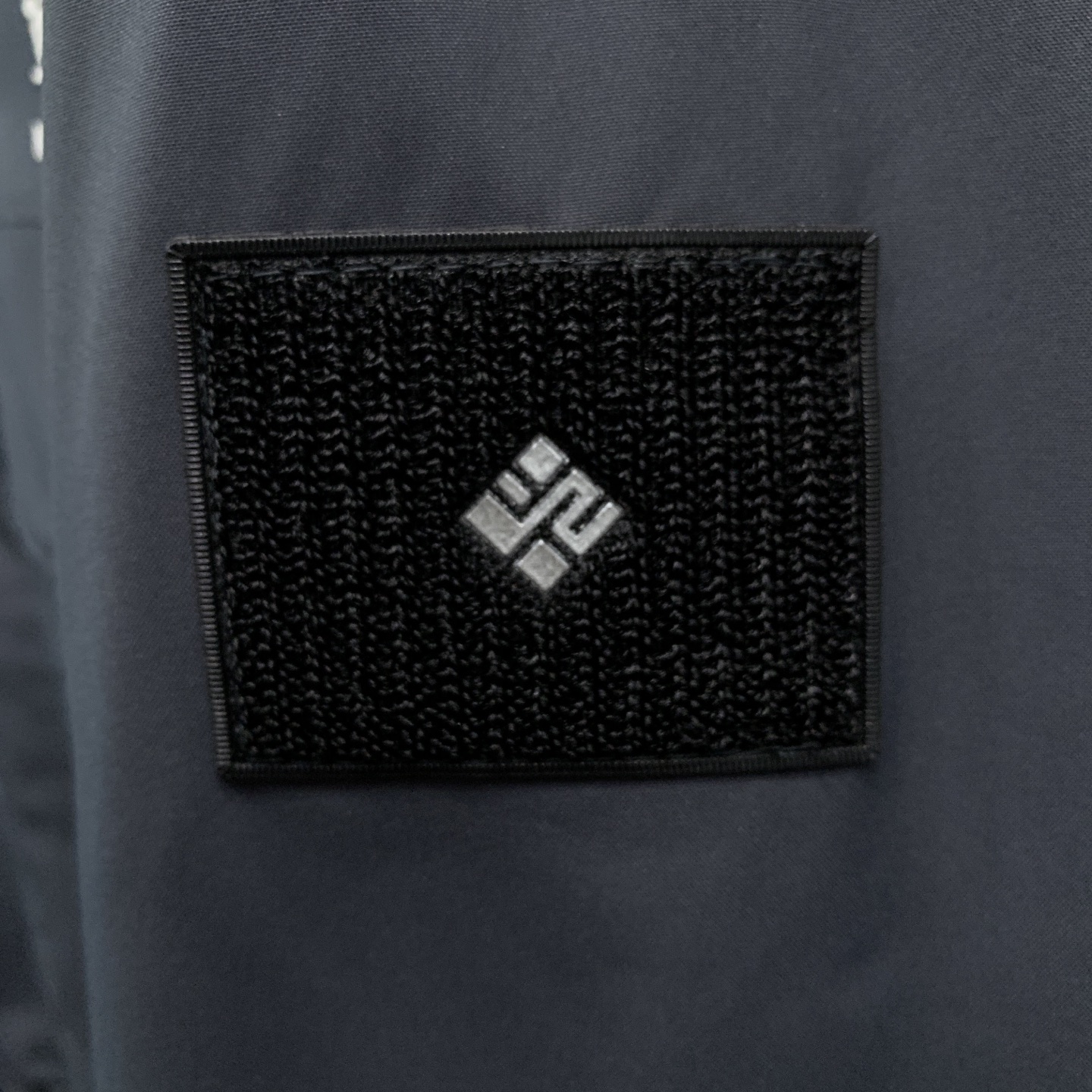 P凯乐石棉服25ss早秋【新品】秋冬专柜新款休闲棉服外套！超前卫设计风格 细腻舒适 穿着非常轻便不易起皱