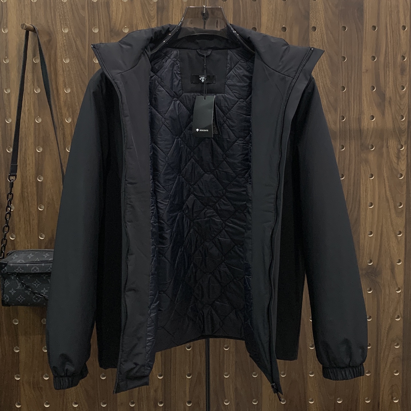 P迪桑特棉服25ss早秋【新品】秋冬专柜新款休闲棉服外套！超前卫设计风格 细腻舒适 穿着非常轻便不易起皱