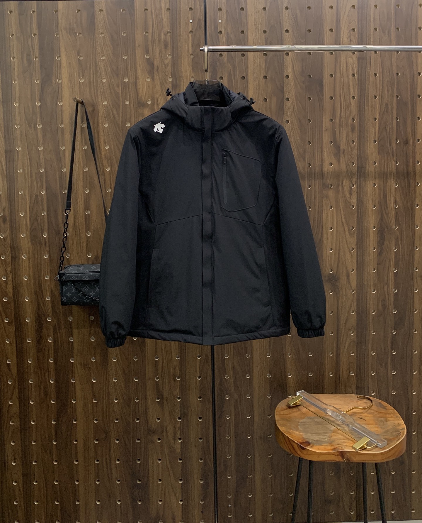 P迪桑特棉服25ss早秋【新品】秋冬专柜新款休闲棉服外套！超前卫设计风格 细腻舒适 穿着非常轻便不易起皱