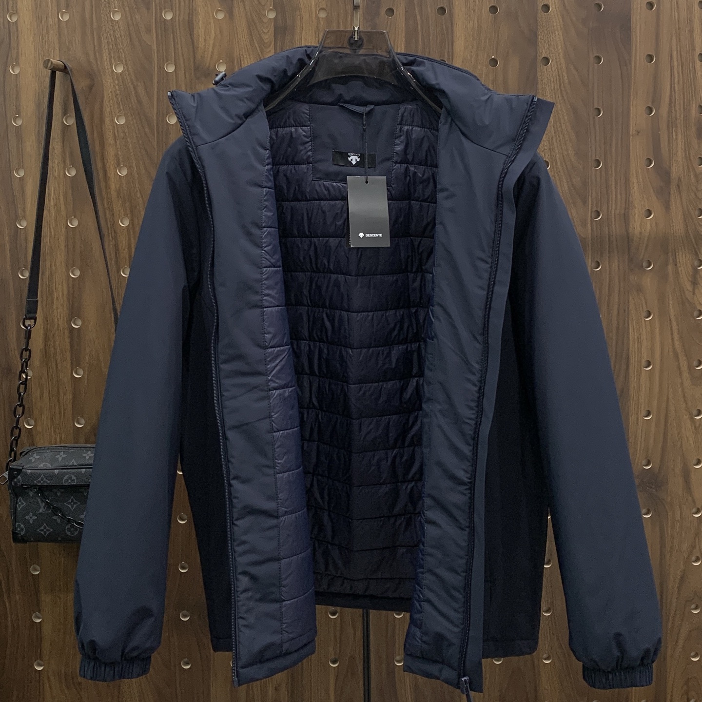 P迪桑特棉服25ss早秋【新品】秋冬专柜新款休闲棉服外套！超前卫设计风格 细腻舒适 穿着非常轻便不易起皱