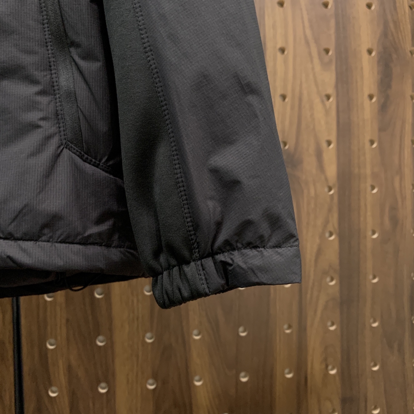 P始祖鸟棉服25ss早秋【新品】秋冬专柜新款休闲棉服外套！超前卫设计风格 细腻舒适 穿着非常轻便不易起皱